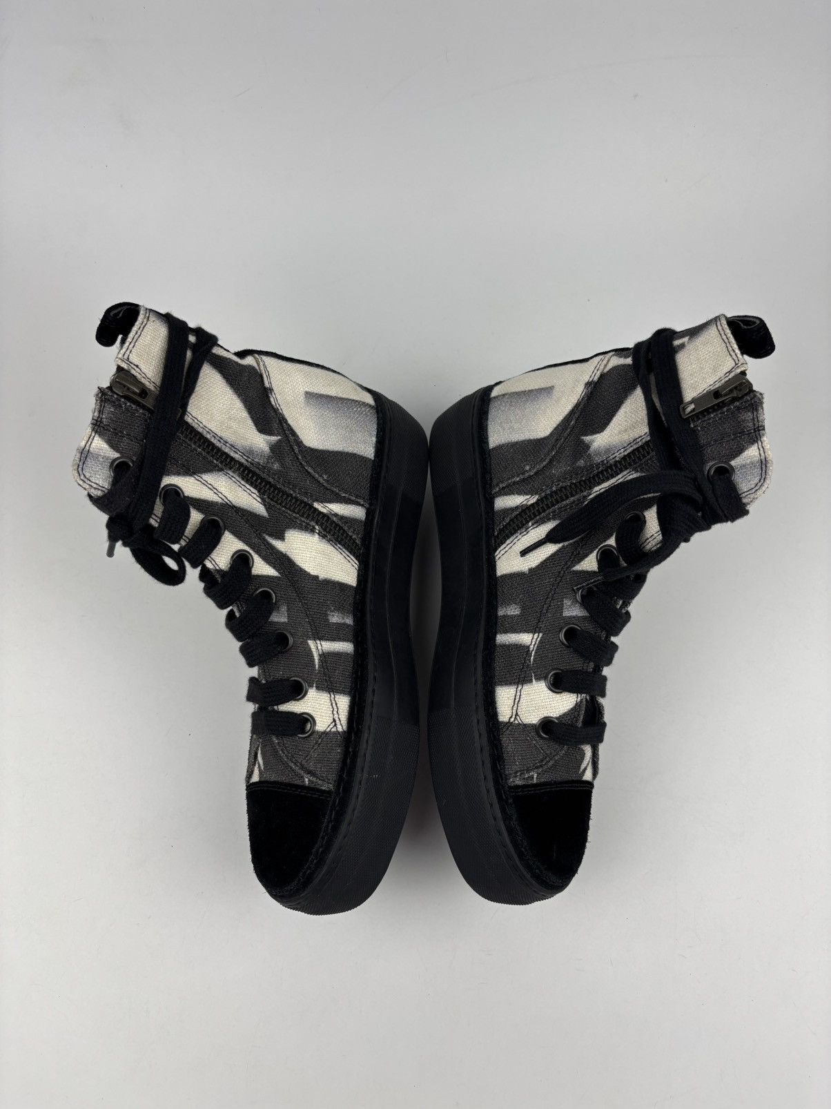 Ann Demeulemeester Ann Demeulemeester Hi-top Canvas Sneaker Size US 7.5 / IT 37.5 - 5 Thumbnail
