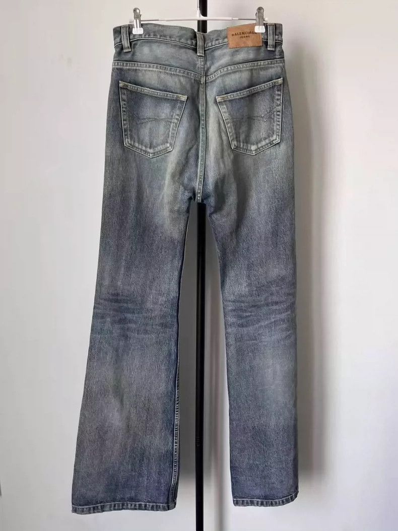 Balenciaga Balenciaga size XXS Washed Mid-Rise Flared Jeans Size 24" / US 00 / IT 34 - 2 Thumbnail