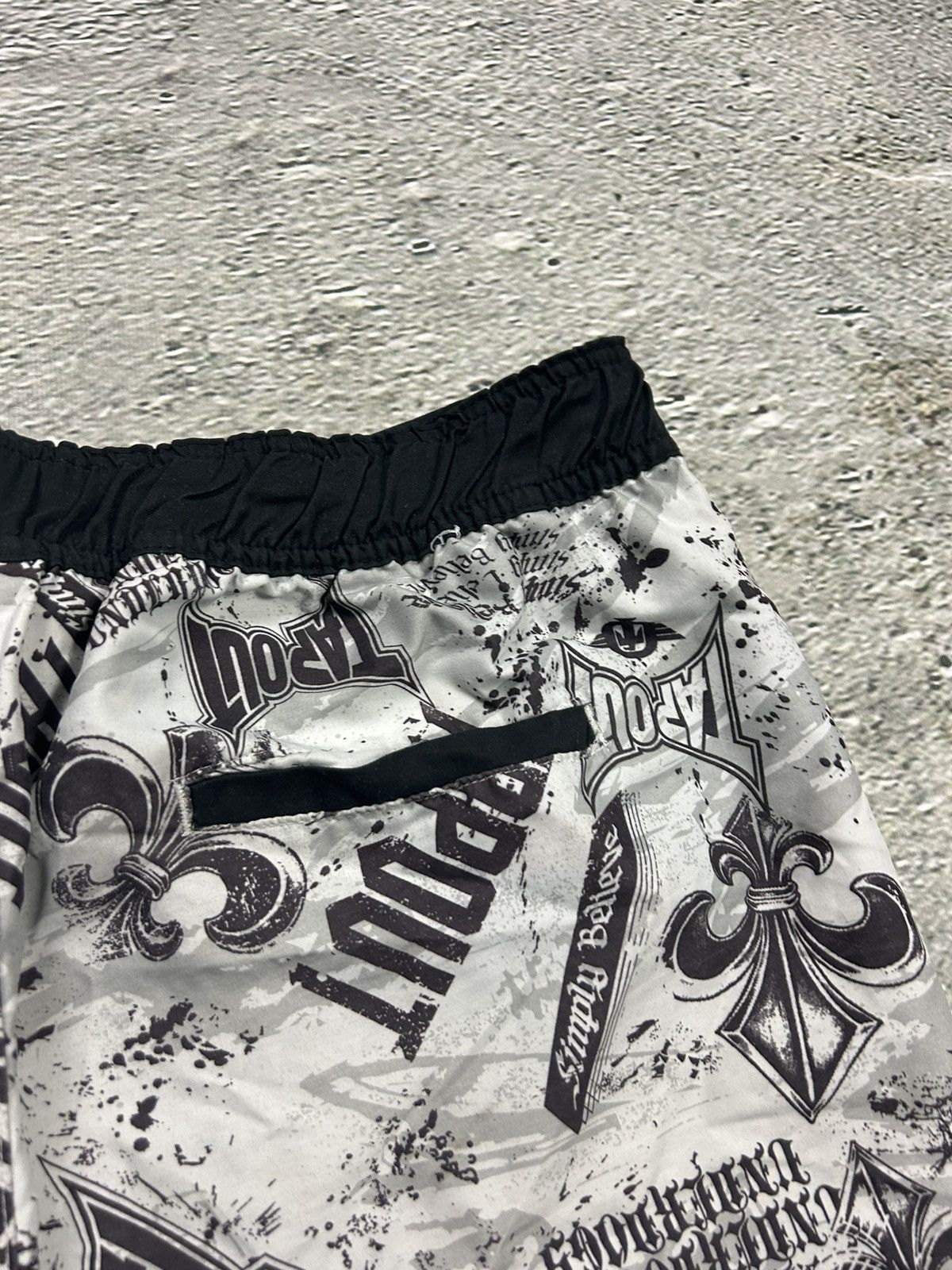 Tapout × Vintage Tapout shorts vintage full print big logo boxing white black Size US 30 / EU 46 - 10 Thumbnail