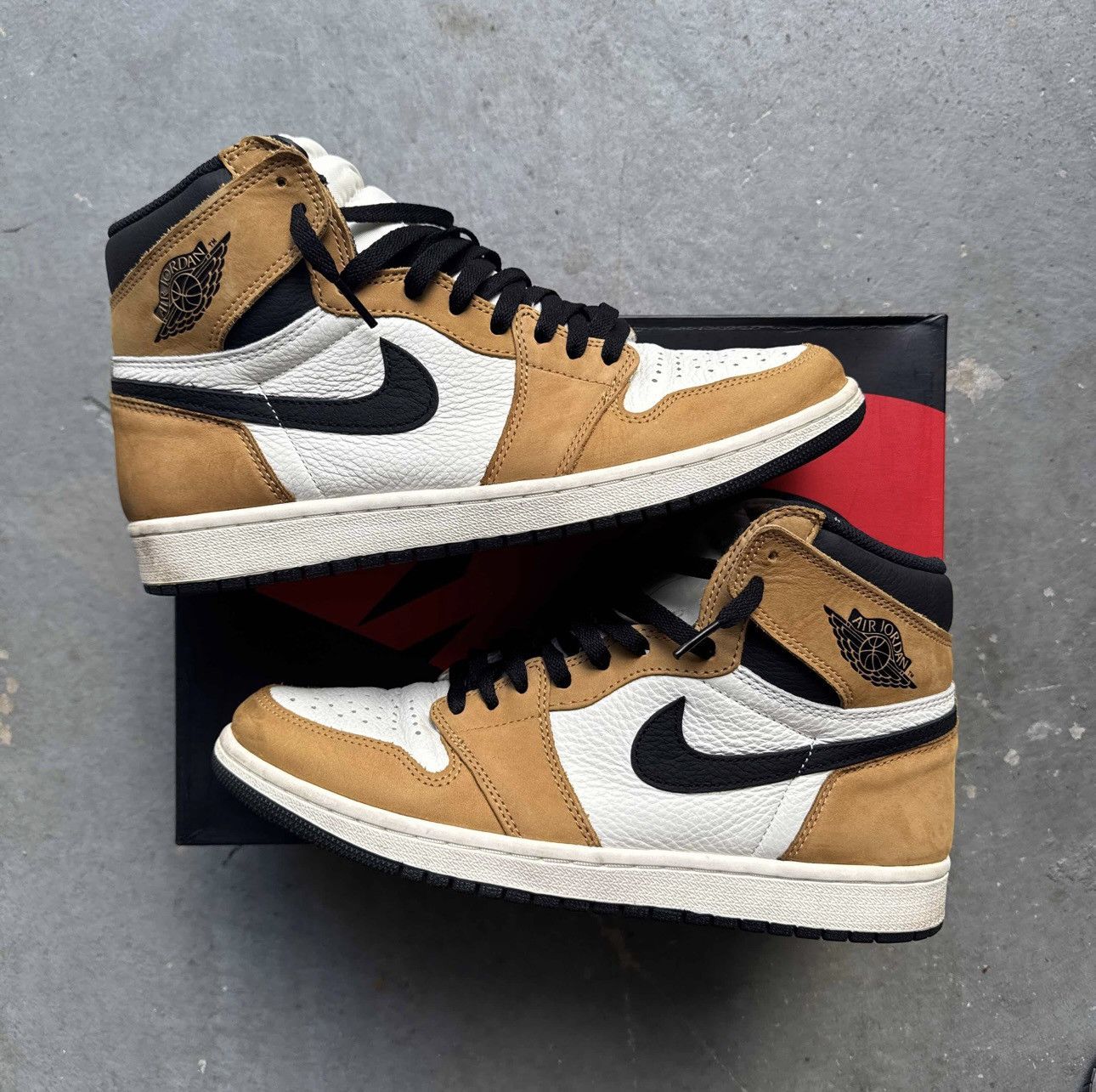 Jordan Brand Air Jordan 1 Retro 'Rookie of the Year' Size US 11 / EU 44 - 1 Thumbnail