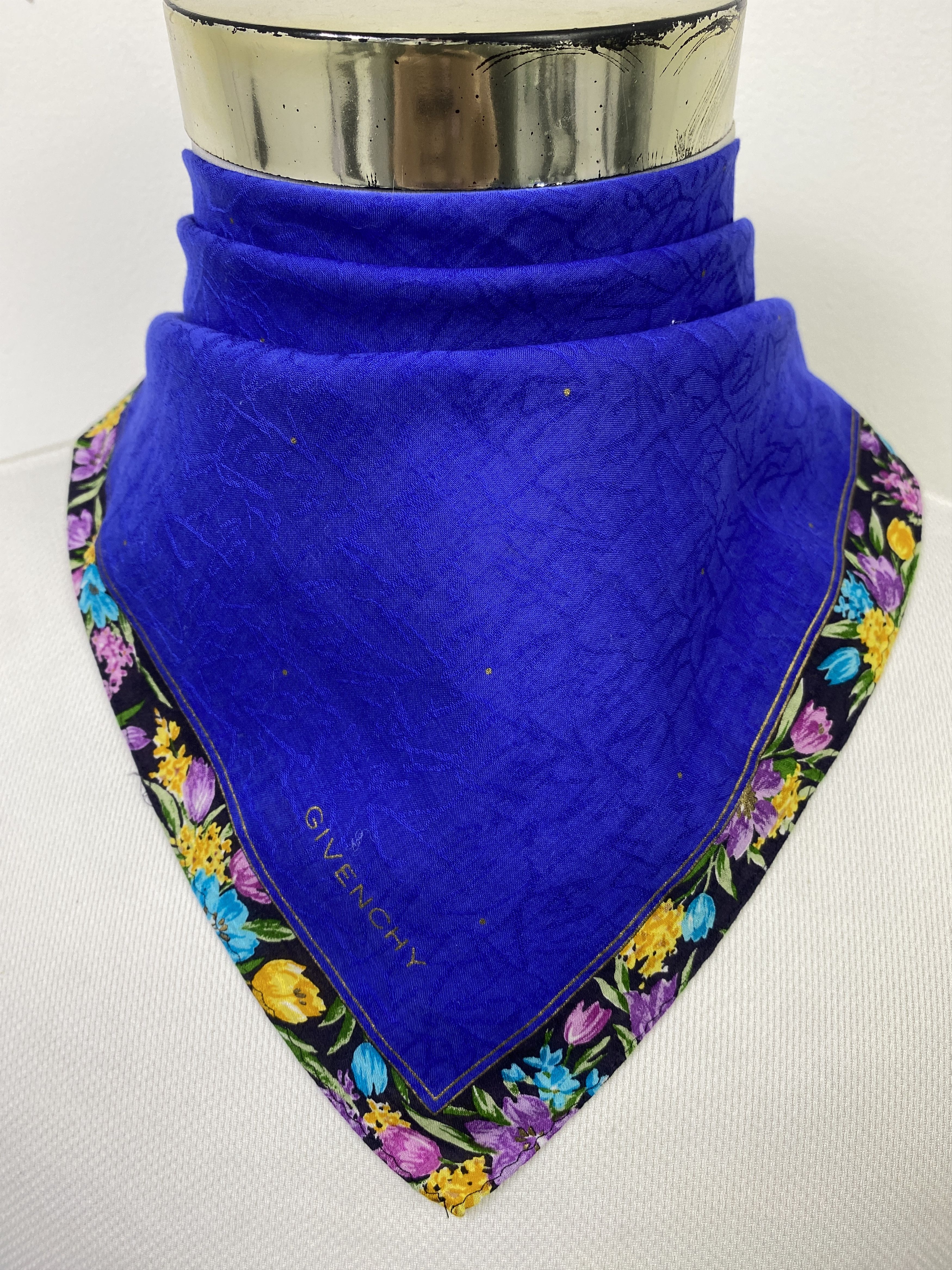 Givenchy Vintage Givenchy Handkerchief / Neckerchief KT0090 Size ONE SIZE - 1 Thumbnail