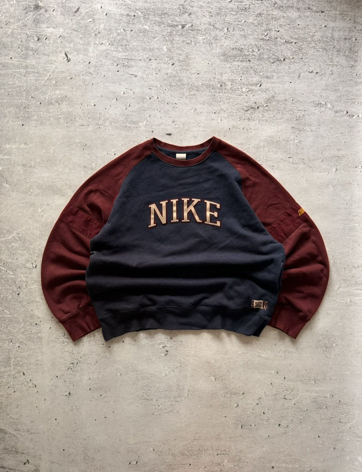 Nike × Vintage NIKE VINTAGE CENTER LOGO OVERSIZE BOXY SWEATSHIRT Size US XL / EU 56 / 4 - 1 Thumbnail