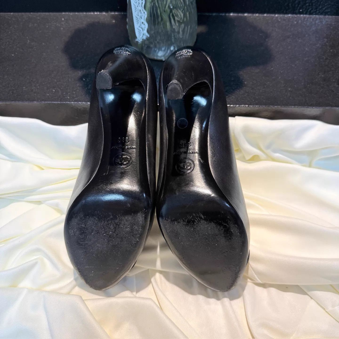 Chanel CHANEL CC Black Colorblock Heels 36 95 New Size US 5.5 / IT 35.5 - 6 Thumbnail