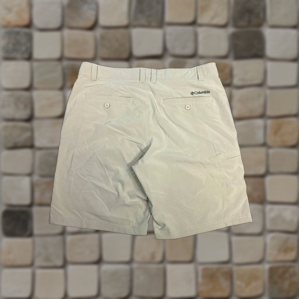 Vintage Columbia Cargo Shorts Men 36 Beige Polyester Elastane Front Flat Front Pockets Regular Size US 36 / EU 52 - 1 Thumbnail