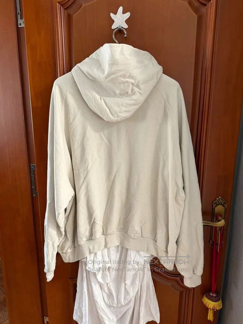 Balenciaga Balenciaga 3XL Beige Sweatshirt Hoodie. Size US XXL / EU 58 / 5 - 2 Thumbnail