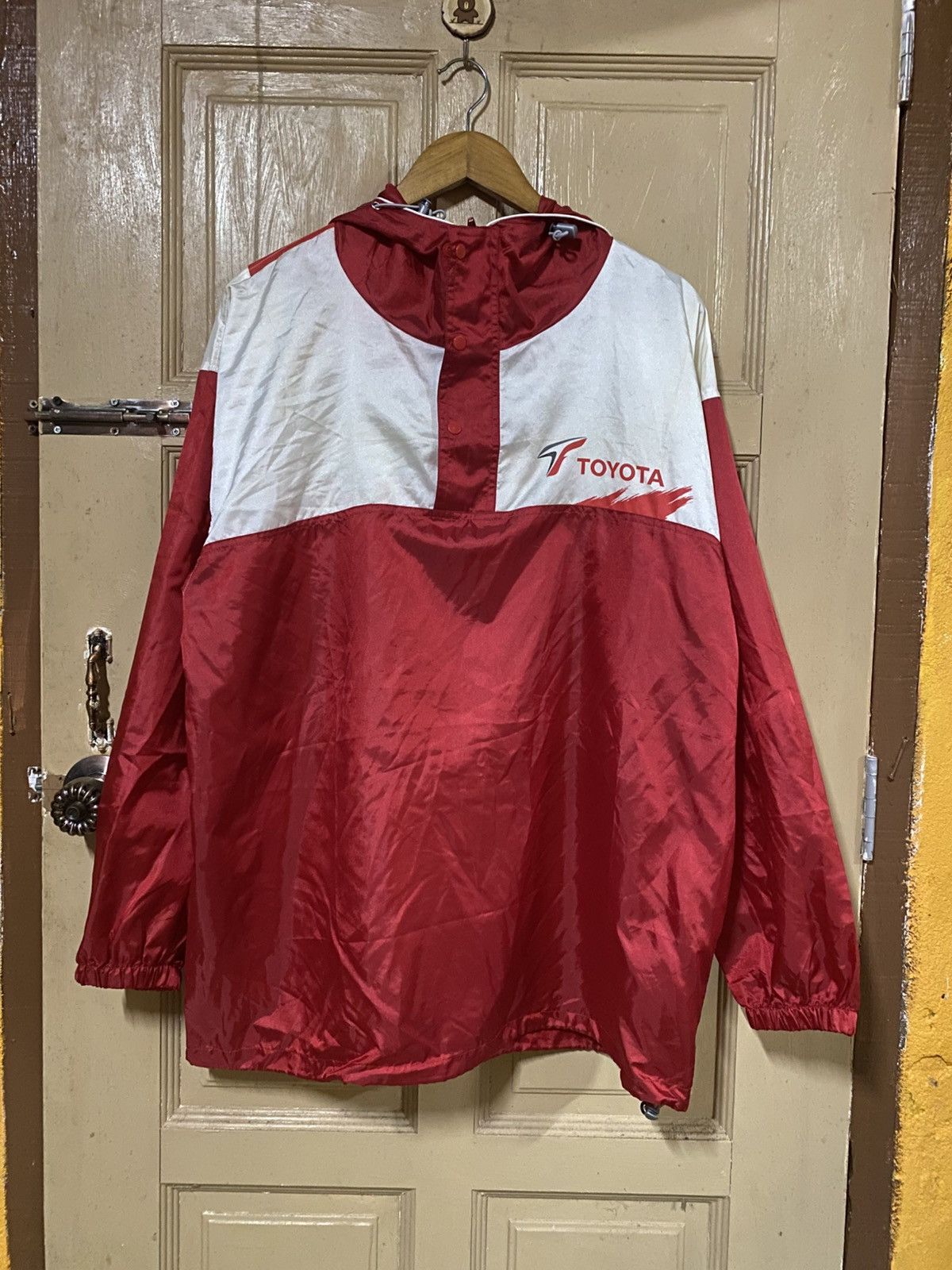 Japanese Brand Vintage Toyota Racing Windbreaker Pullover Jacket Red White Size US L / EU 52-54 / 3 - 3 Thumbnail