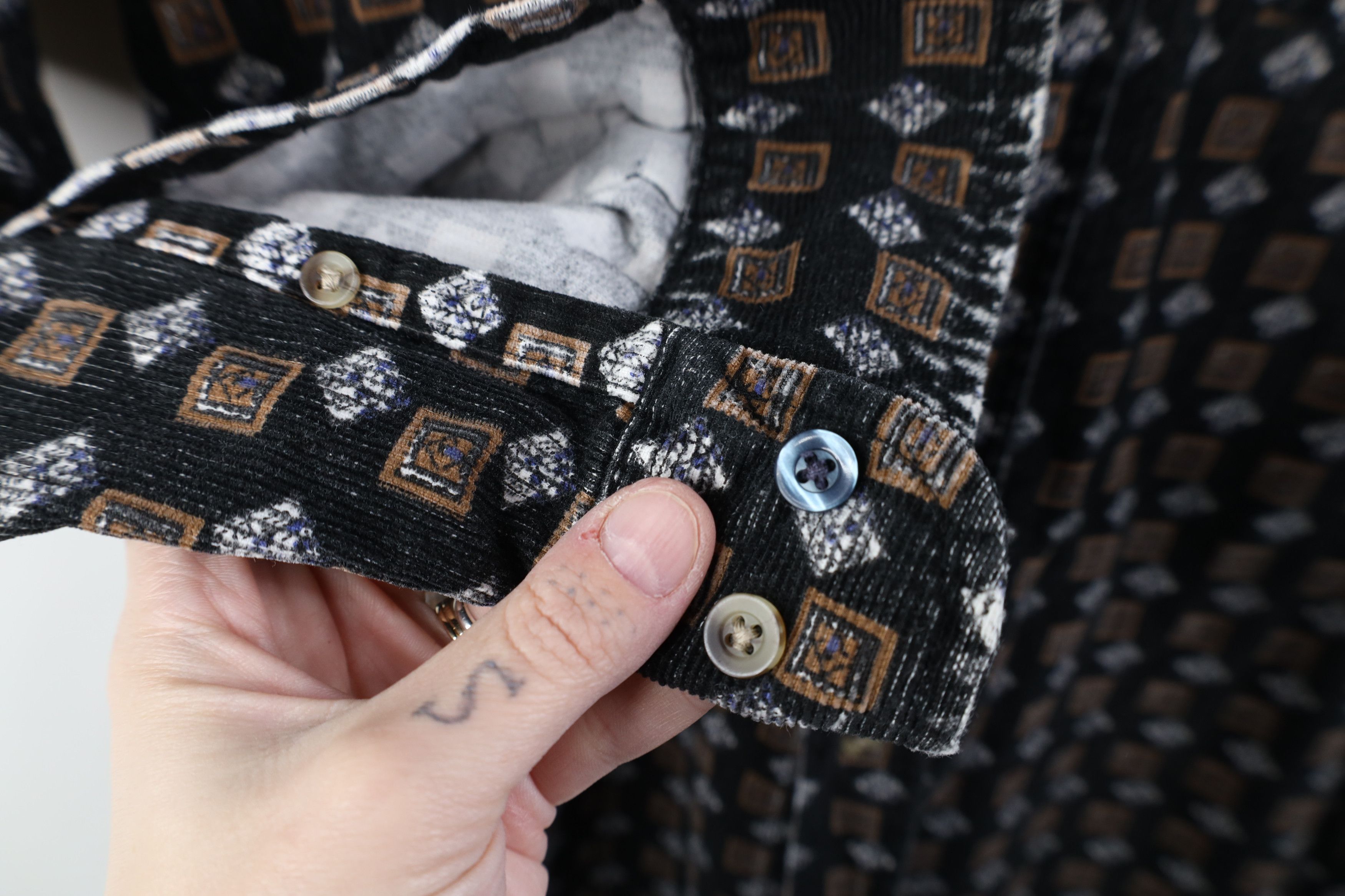 Vintage Vintage 90s Streetwear Diamond Corduroy Button Down Shirt Size US M / EU 48-50 / 2 - 5 Thumbnail