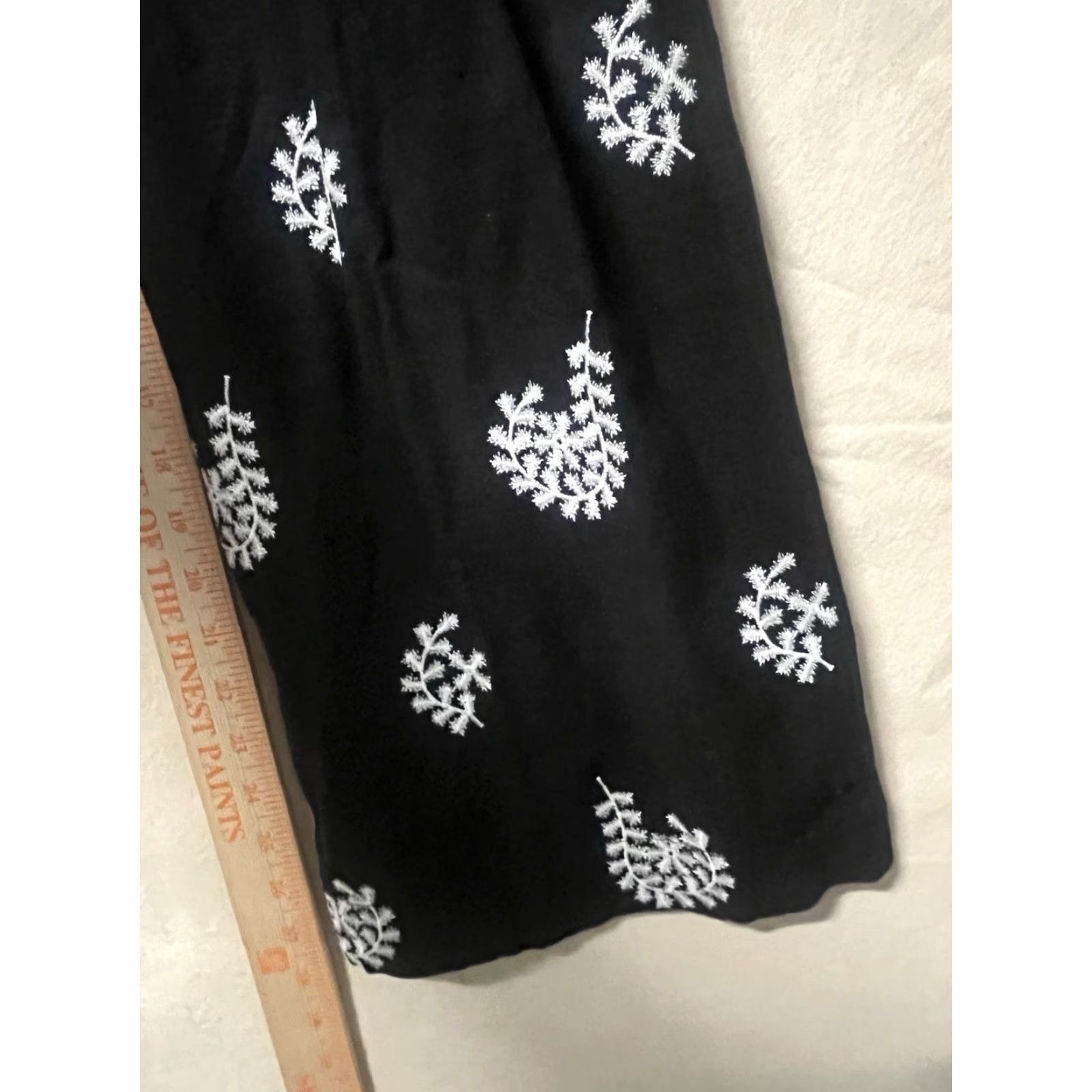 Elie Tahari ELIE TAHARI WOMENS PANTS Floral Embroidered Wide-Leg Linen Blend Size 30 Black Cropped Pockets Easy Care Regular 30 in Waist Vintage No Size 30" / US 8 / IT 44 - 5 Thumbnail