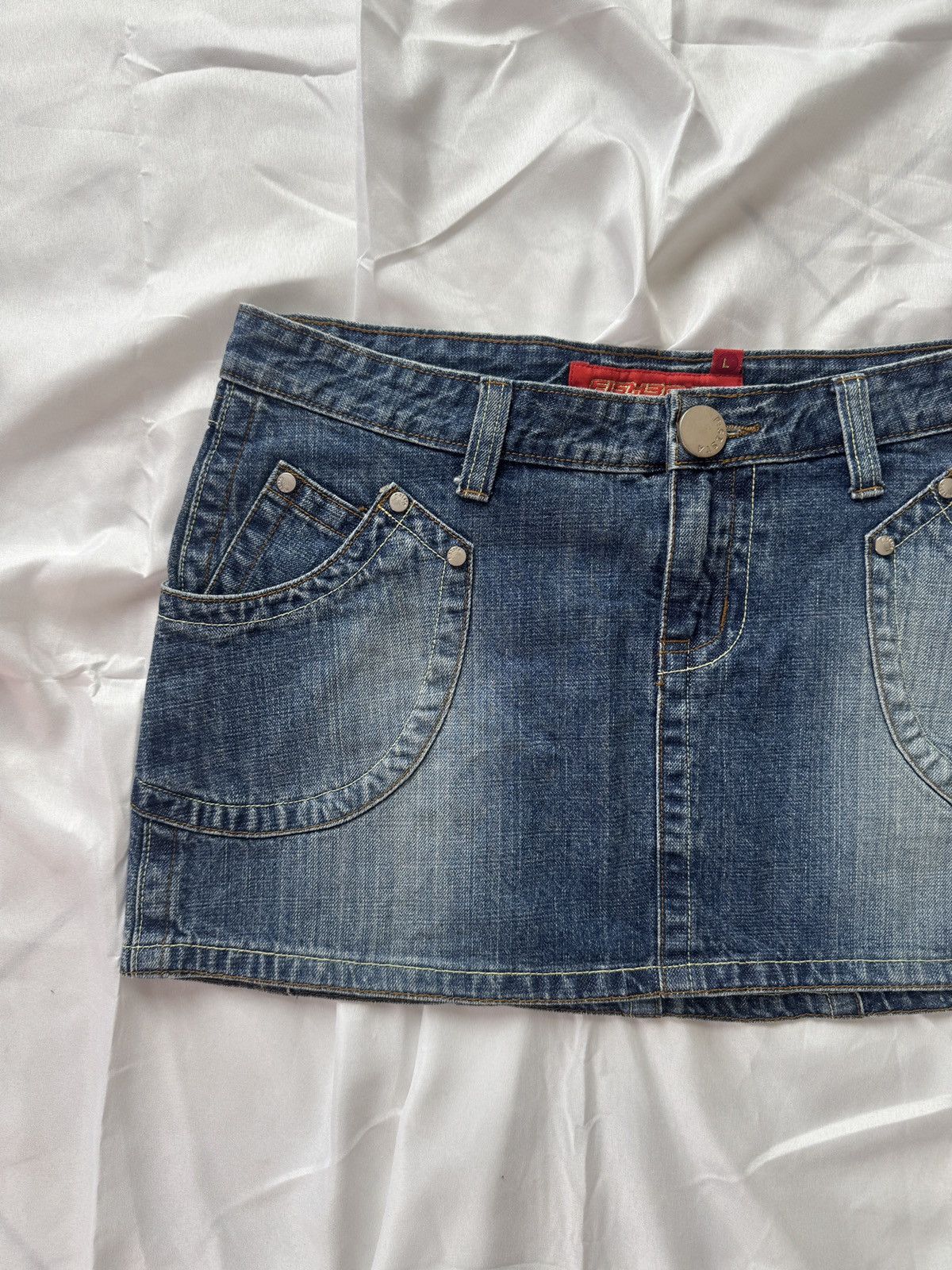 Hysteric Glamour 2000’s Fishbone Y2K Vintage Glam Washed Denim Mini Skirt Size 30" / US 8 / IT 44 - 2 Thumbnail