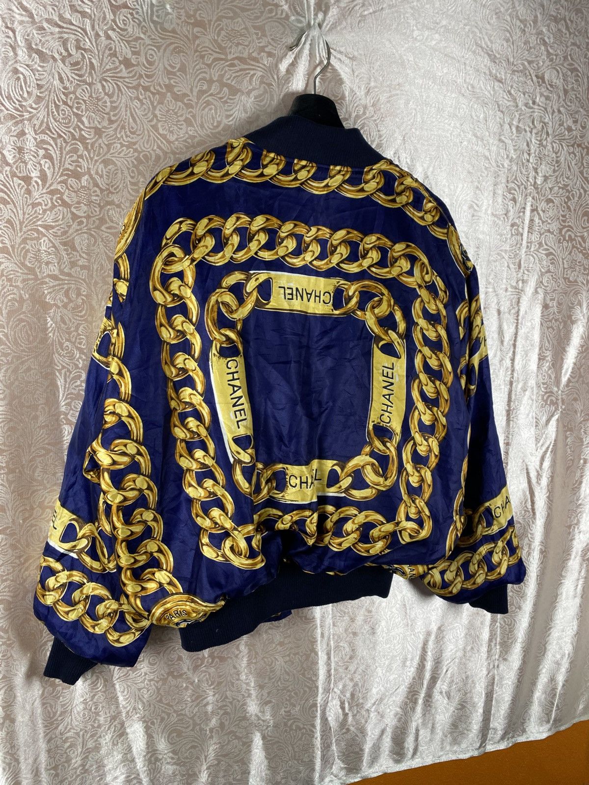 Vintage Vintage Baroque Chain Print Bomber Chanel Inspired Y2K Size US L / EU 52-54 / 3 - 17 Thumbnail