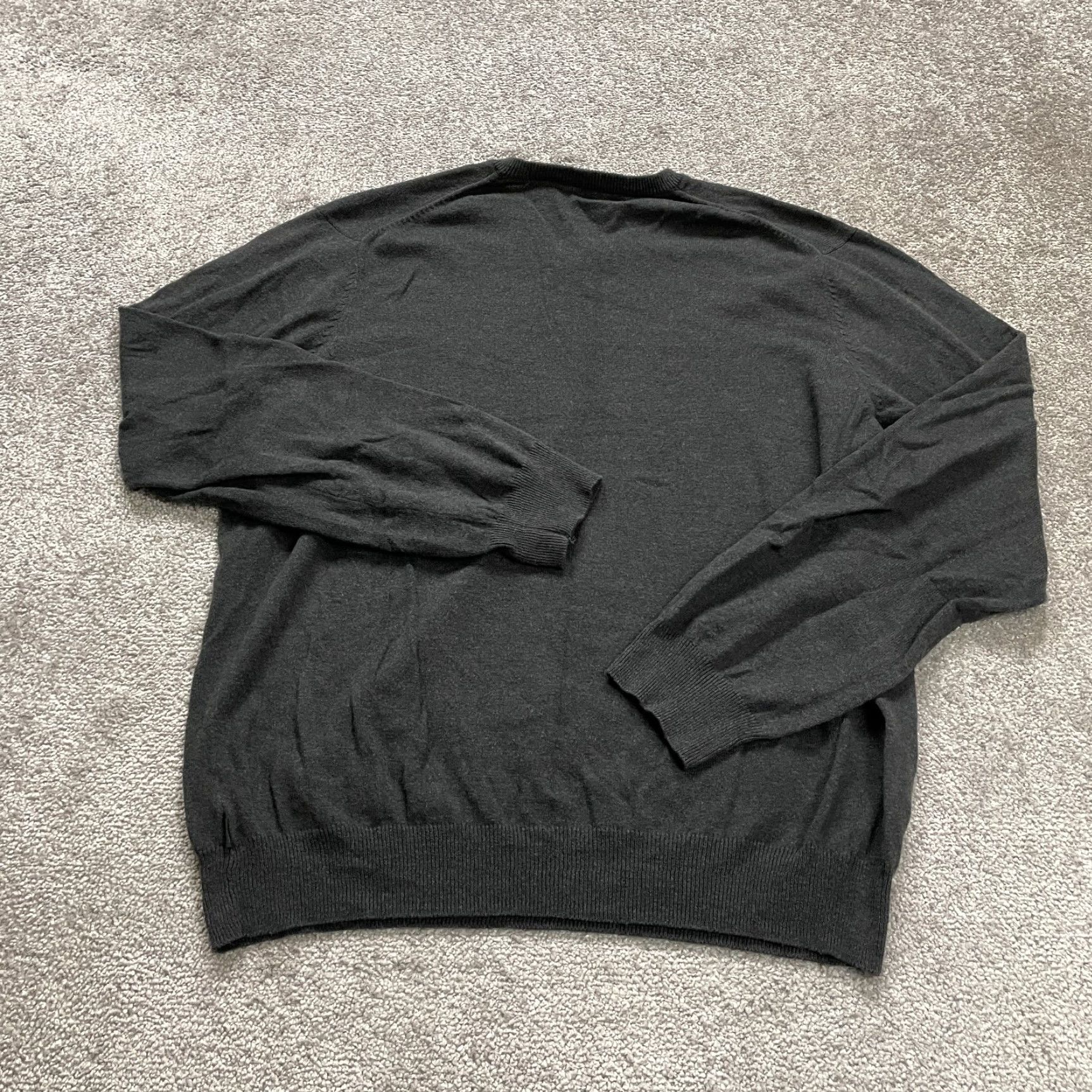 Izod IZOD Sweater Pullover Men XL Dark Gray V-Neck Knit Cotton Acrylic Casual Workwear Knitwear - Solid Knit - IZOD Mens XL Gray V-Neck Pullover Sweater Size US XL / EU 56 / 4 - 2 Thumbnail