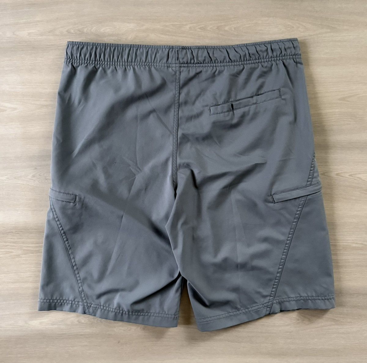 Nike Vintage Nike Cargo Pocket Shorts Gray Sz XL Size US 36 / EU 52 - 4 Thumbnail