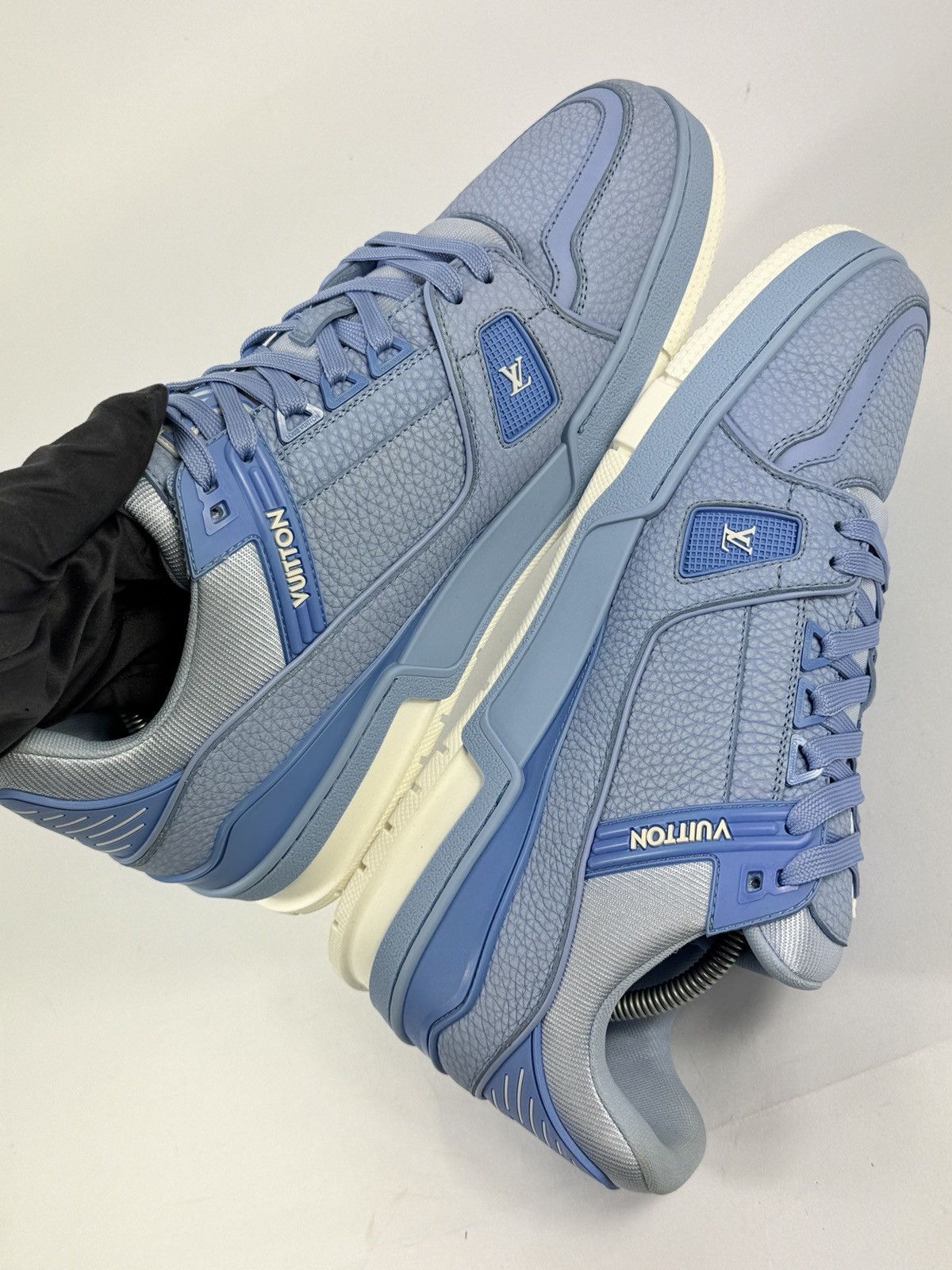 Louis Vuitton CLASSIC LOGO SNEAKERS Size US 11 / EU 44 - 7 Thumbnail