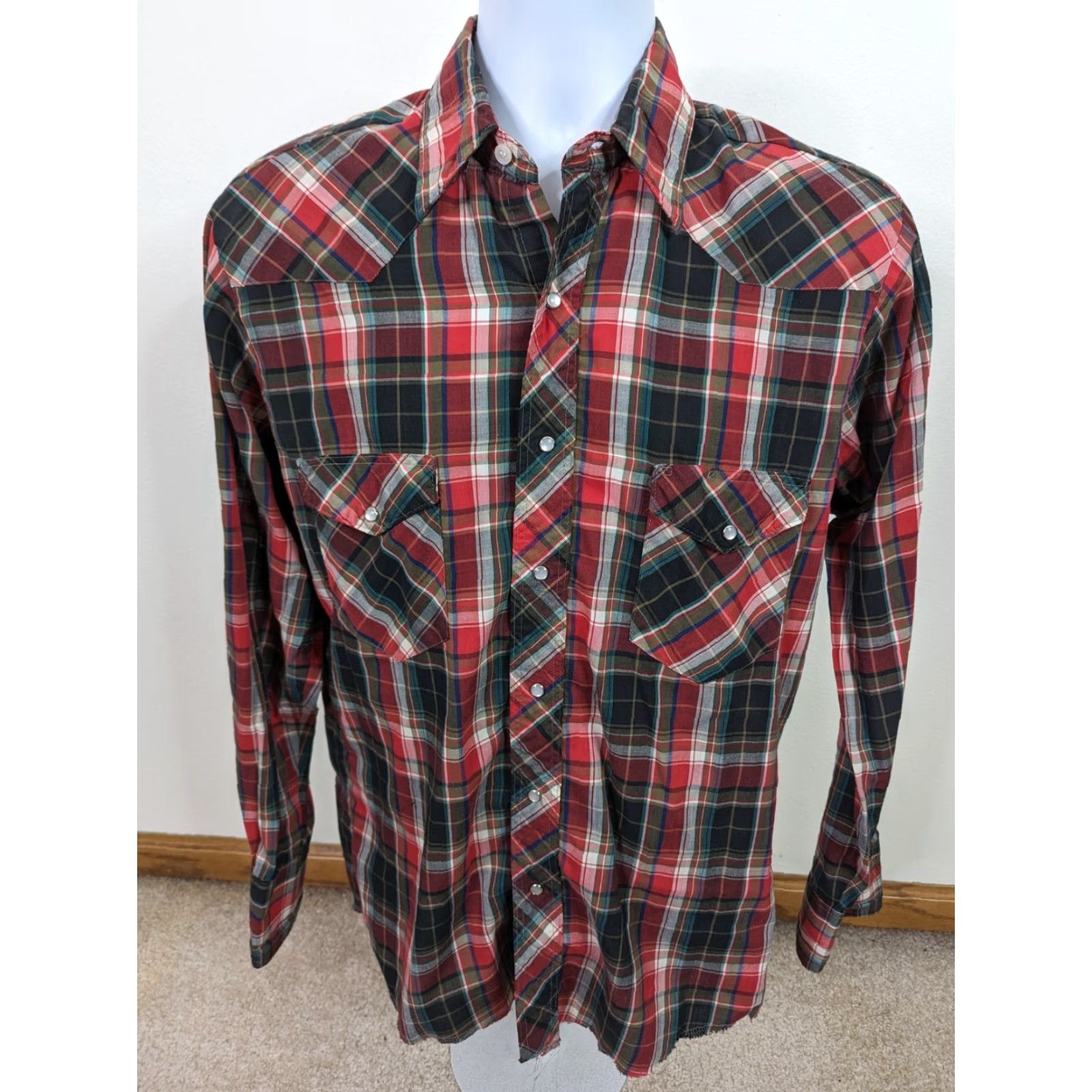 Wrangler VINTAGE Wrangler Shirt Mens M Red Cowboy Western Long Sleeve Pearl Snap 15-15.5 T2F Size US M / EU 48-50 / 2 - 2 Thumbnail