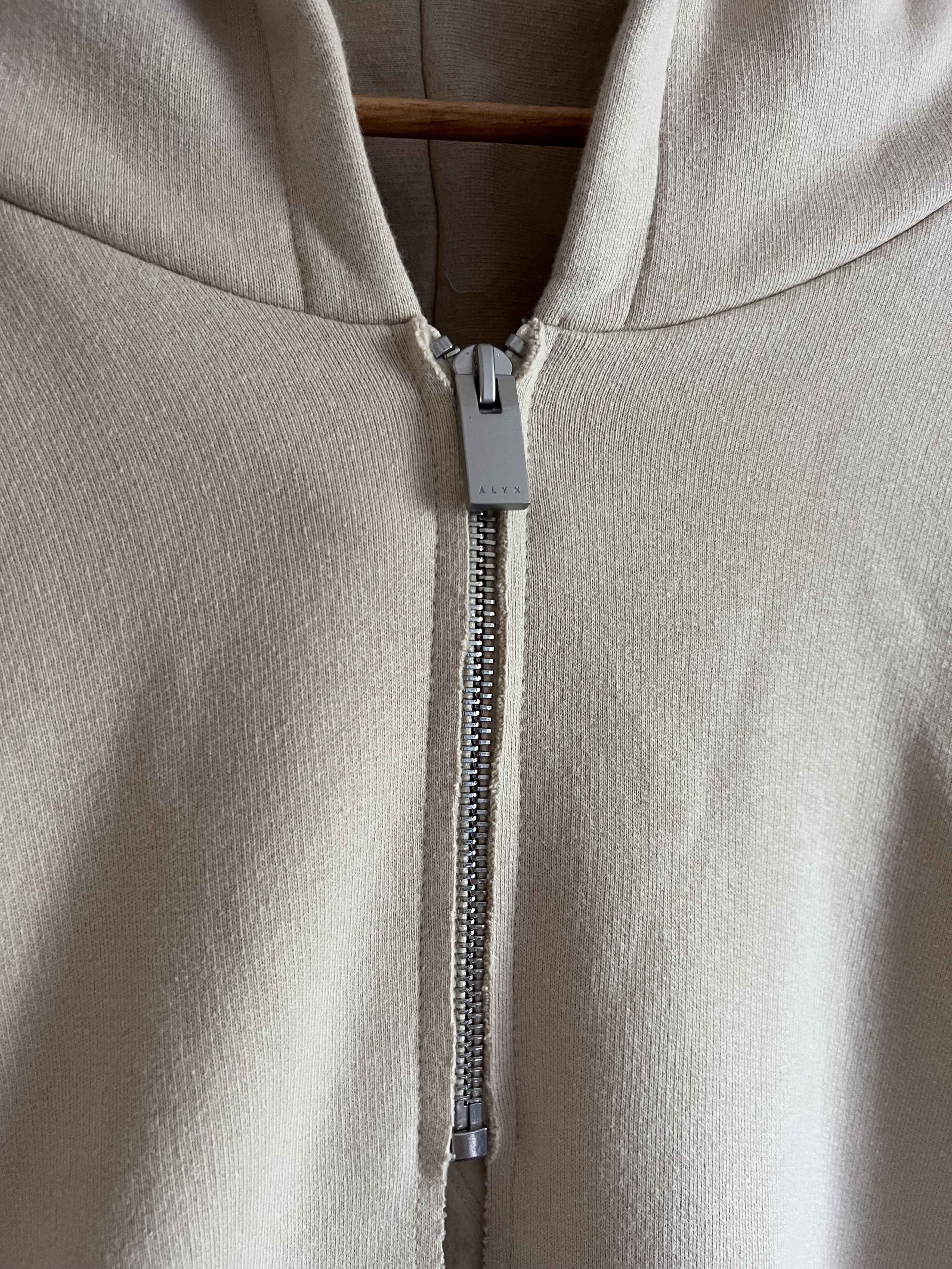 1017 ALYX 9SM 1017 Alyx 9SM Raw Cut Oversized Hoodie in Cream Size US XXL / EU 58 / 5 - 5 Thumbnail