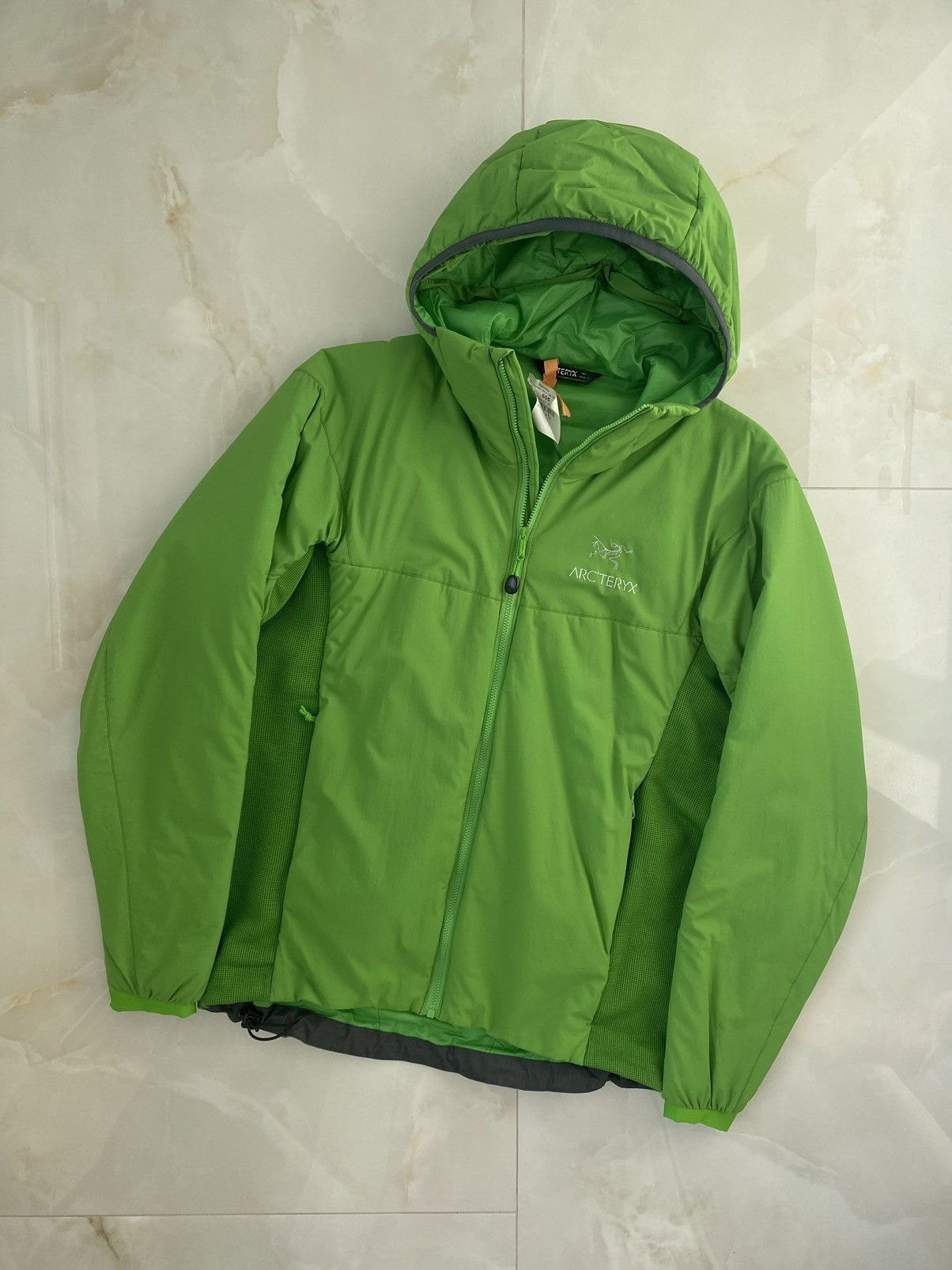 Arc teryx arcteryx atom rare green jacket reflective logo grailed