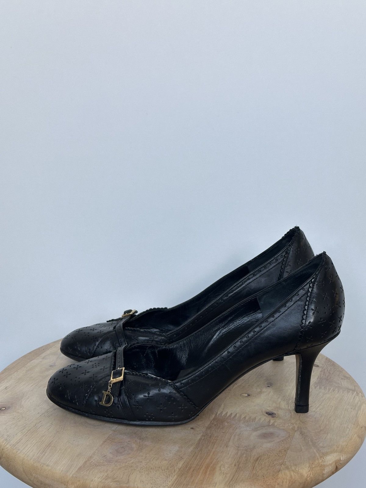 Dior Christian Dior Black Leather Heeled Pumps with Logo Charm Size US 7.5 / IT 37.5 - 2 Thumbnail