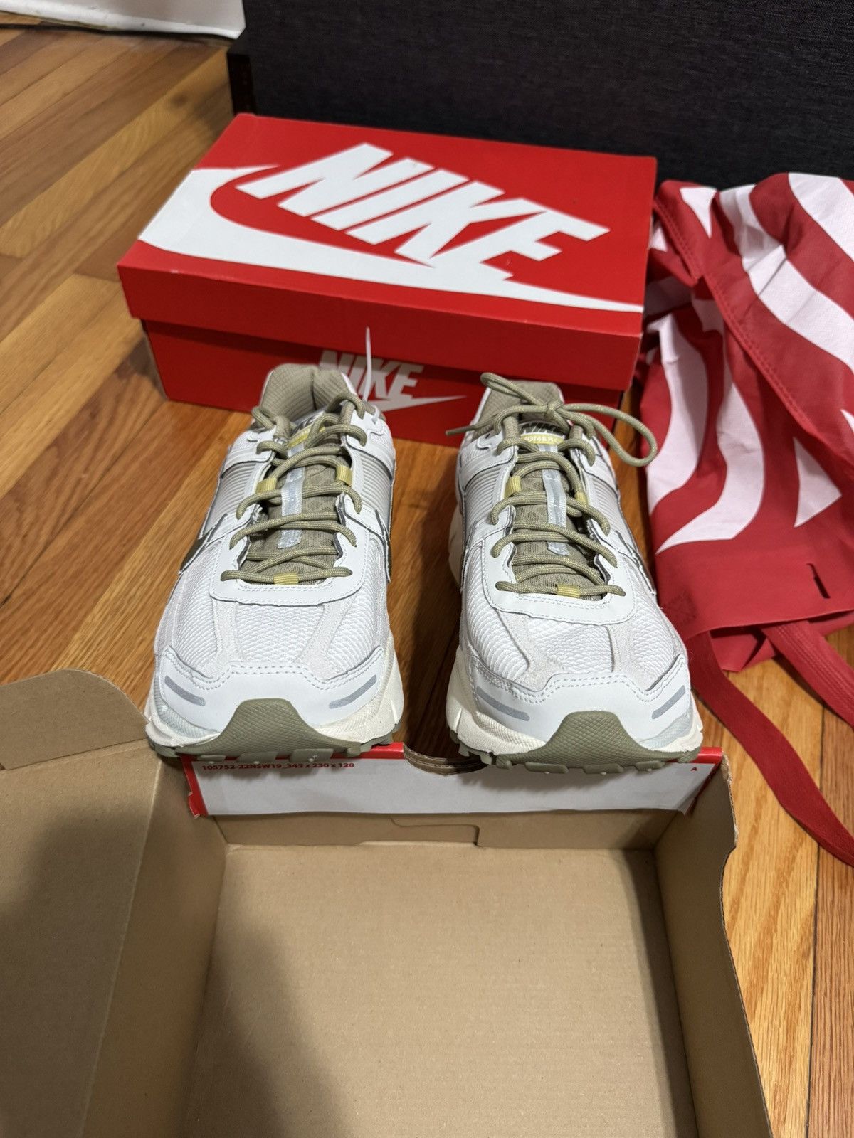 Nike Nike Zoom Vomero 5 Size US 12 / EU 45 - 6 Thumbnail