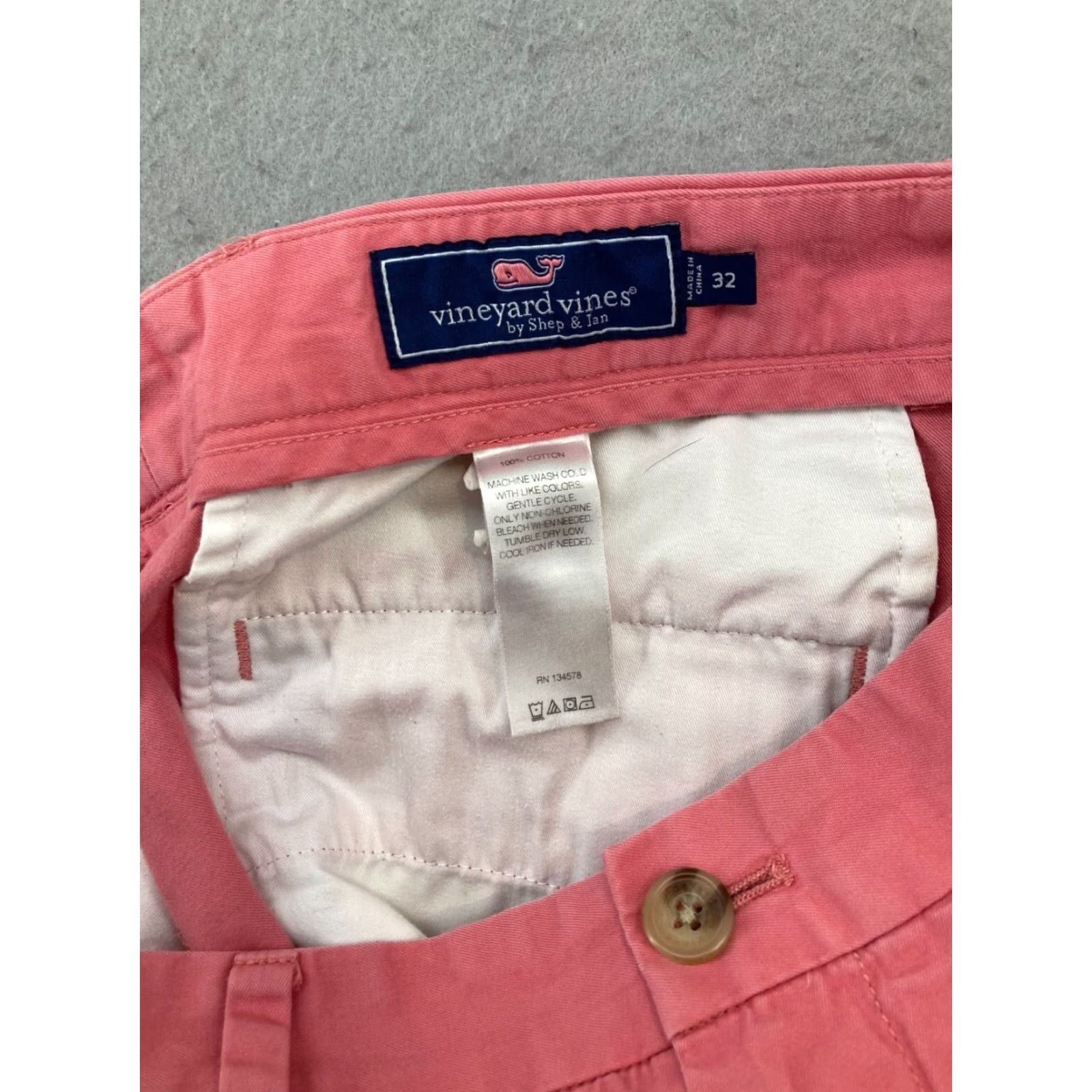 Vineyard Vines Vinyard Vines Shorts 32 Pink Chino Whales all over print Mens Beach Colorful Preppy 90s Womens Men? Size US 32 / EU 48 - 7 Thumbnail