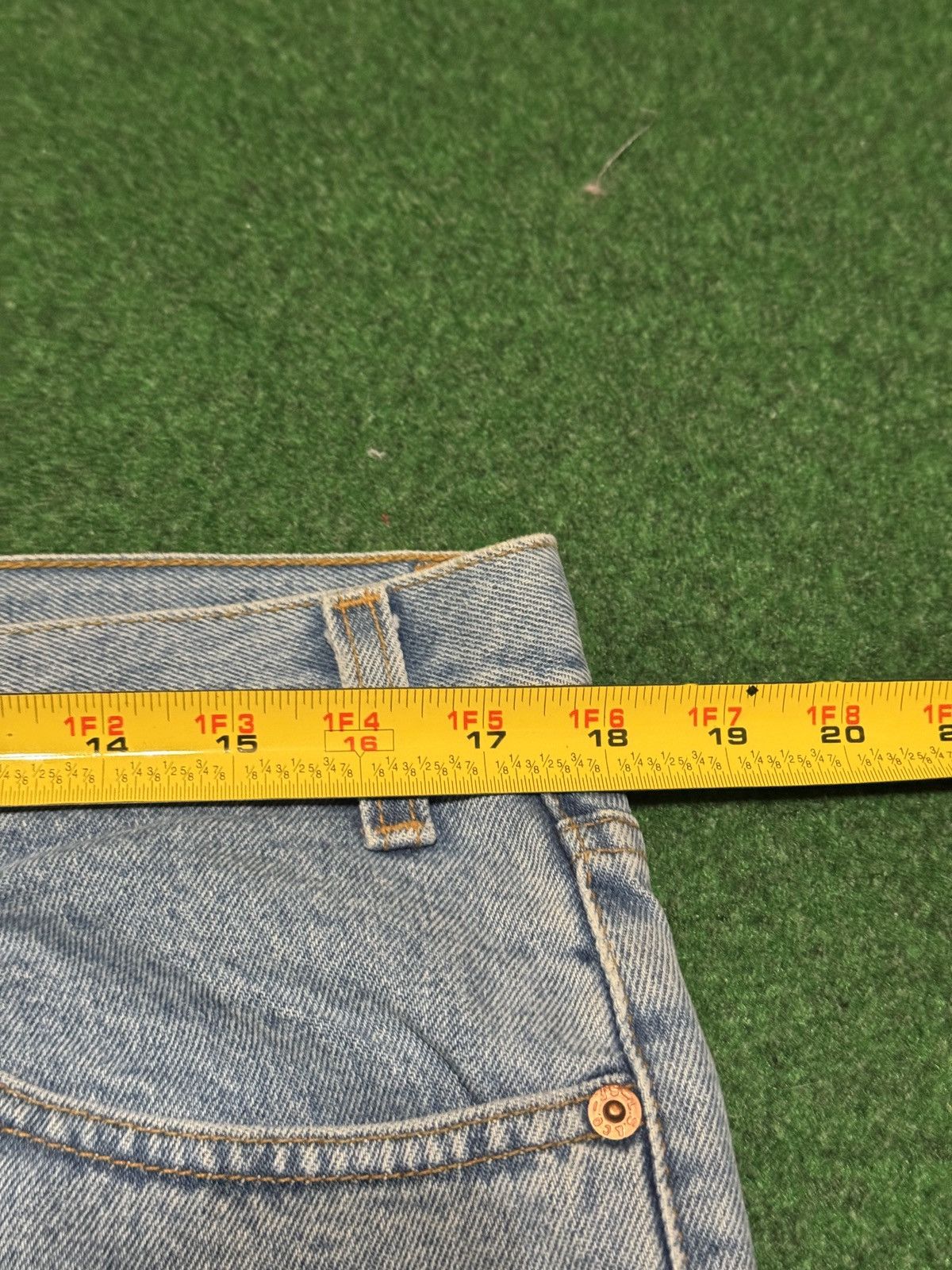 Levi's Vintage Clothing Vintage Levi’s 550 Relaxed Wide Leg Light Wash Grunge Jeans Size US 36 / EU 52 - 6 Thumbnail