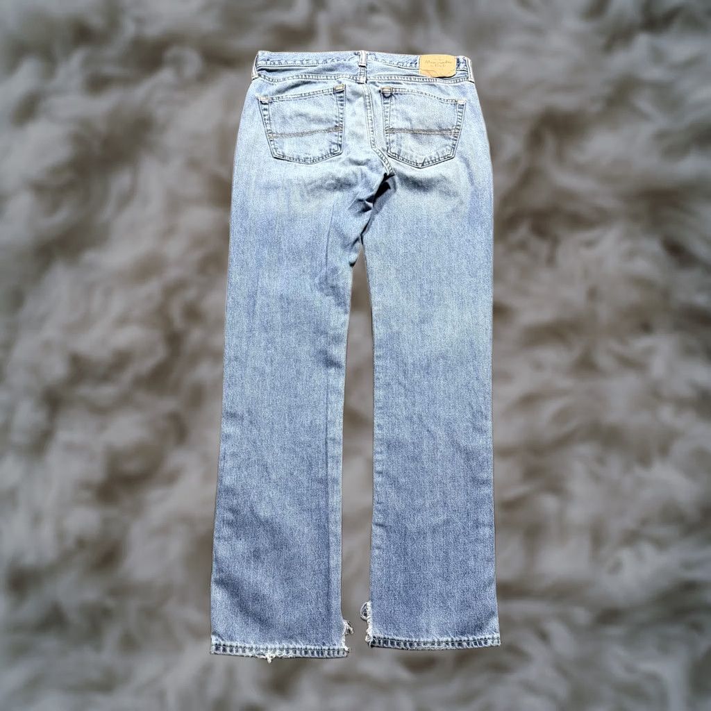 Abercrombie & Fitch Abercrombie & Fitch Jeans Straight 32x34 Y2K Blue Light Wash Distressed Fits Size US 32 / EU 48 - 1 Thumbnail