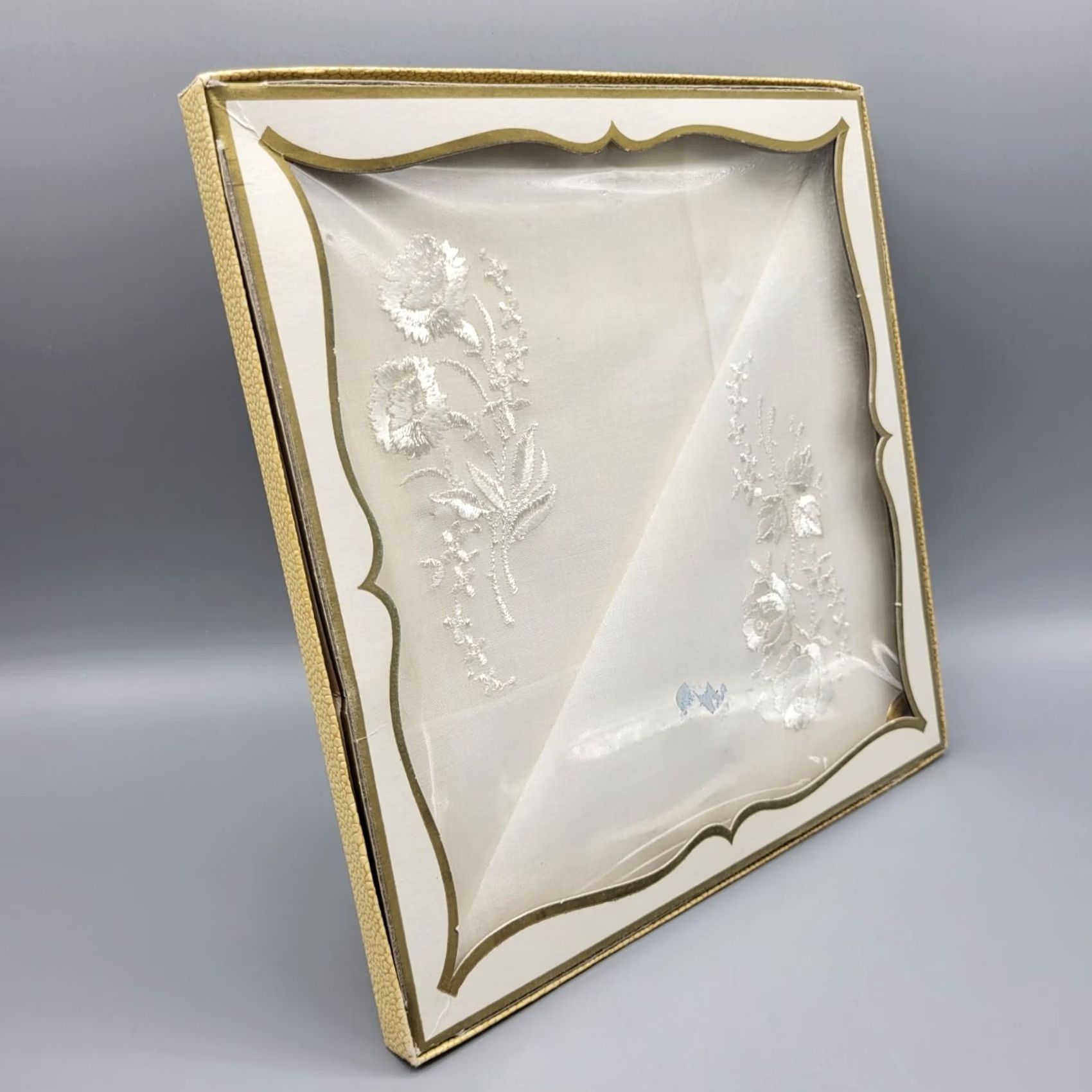 Vintage Vintage Swiss Made Embroidered Handkerchiefs Hankie Set of 2 In Original Box NOS Size ONE SIZE - 6 Thumbnail
