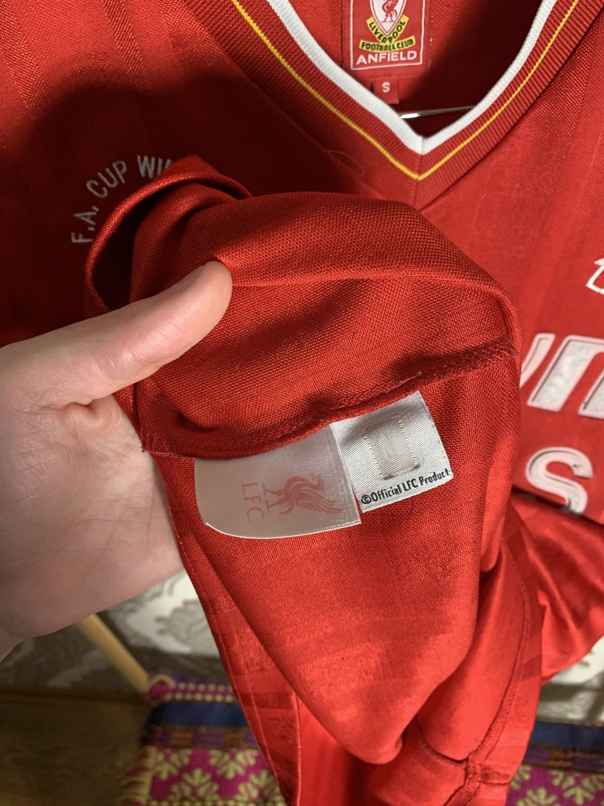 Vintage VERY RARE FC LIVERPOOL ENGLAND RETRO SOCCER JERSEY Y2K 90s Size US S / EU 44-46 / 1 - 3 Thumbnail