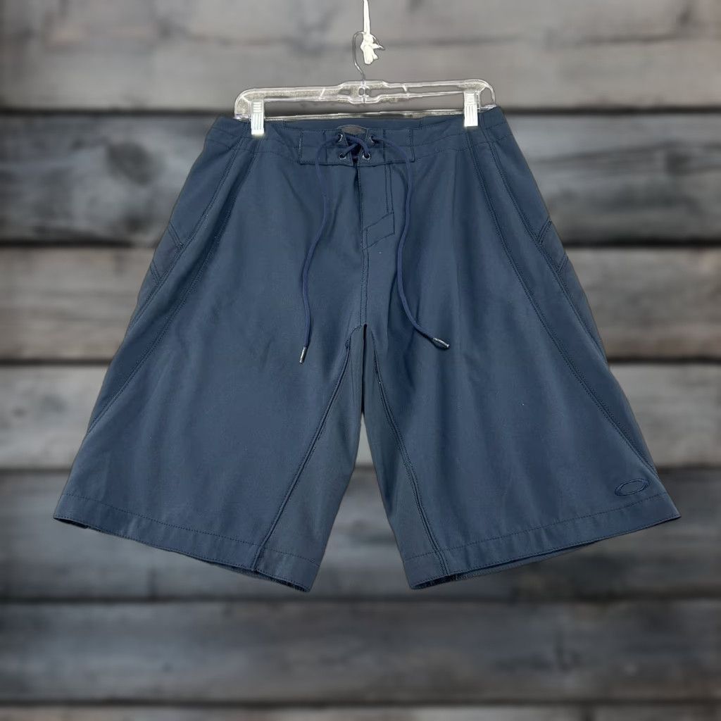 Oakley VINTAGE Oakley Board Shorts Mens 30 Blue Navy Solid Surf Beach Y2K Size US 30 / EU 46 - 1 Thumbnail