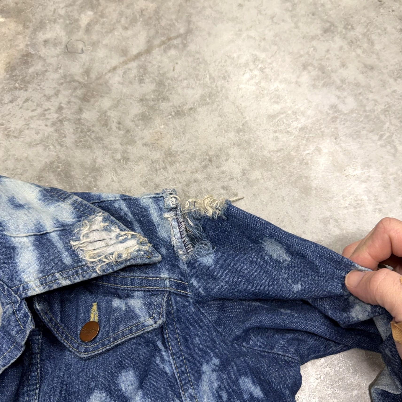 Wrangler VINTAGE Wrangler Jacket Mens Small Blue Denim Western Bleached thrashed 70s Size US S / EU 44-46 / 1 - 7 Thumbnail