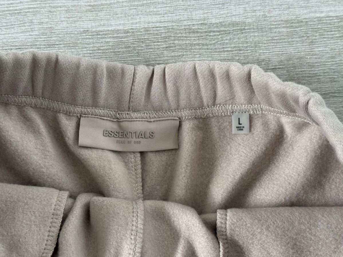Fear of God FEAR OF GOD ESSENTIALS Logo Sweat Shorts Smoke Size L Large Size US 36 / EU 52 - 5 Thumbnail