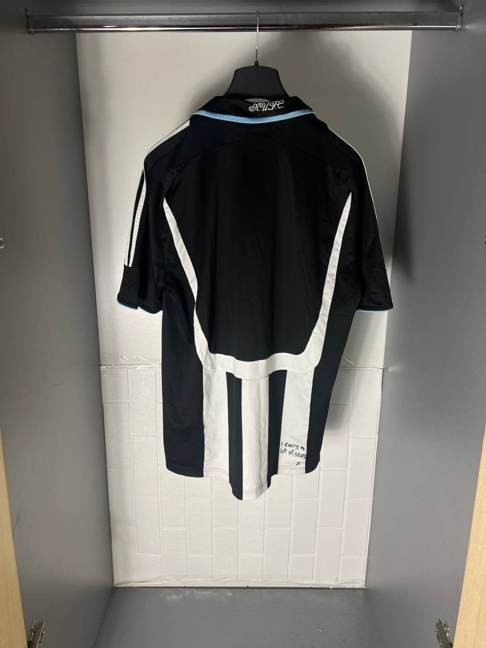 Adidas VINTAGE ADIDAS FC NEW CASTLE UNITED ENGLAND SOCCER JERSEY Size US L / EU 52-54 / 3 - 11 Thumbnail