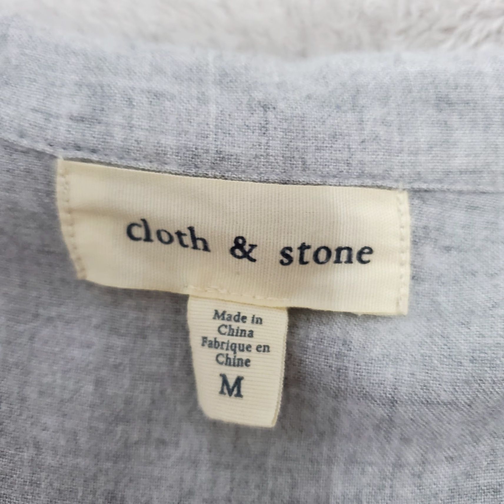 Anthropologie Cloth & Stone Anthropologie Shirt Size M Gray Rayon Long Sleeve Button-Down V-Neck Chest Pockets Casual Womens Size M / US 6-8 / IT 42-44 - 3 Thumbnail