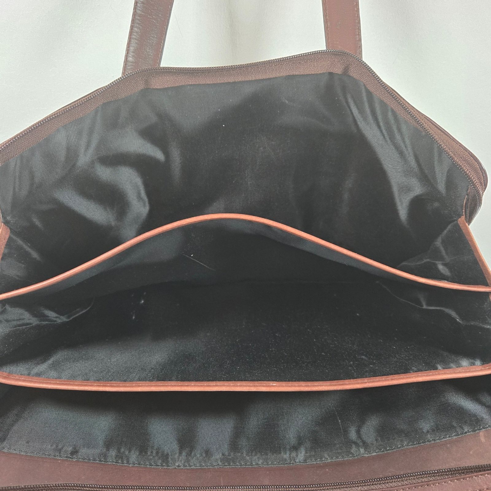 Other Dilana Executive Series Leather Briefcase. Size ONE SIZE - 4 Thumbnail