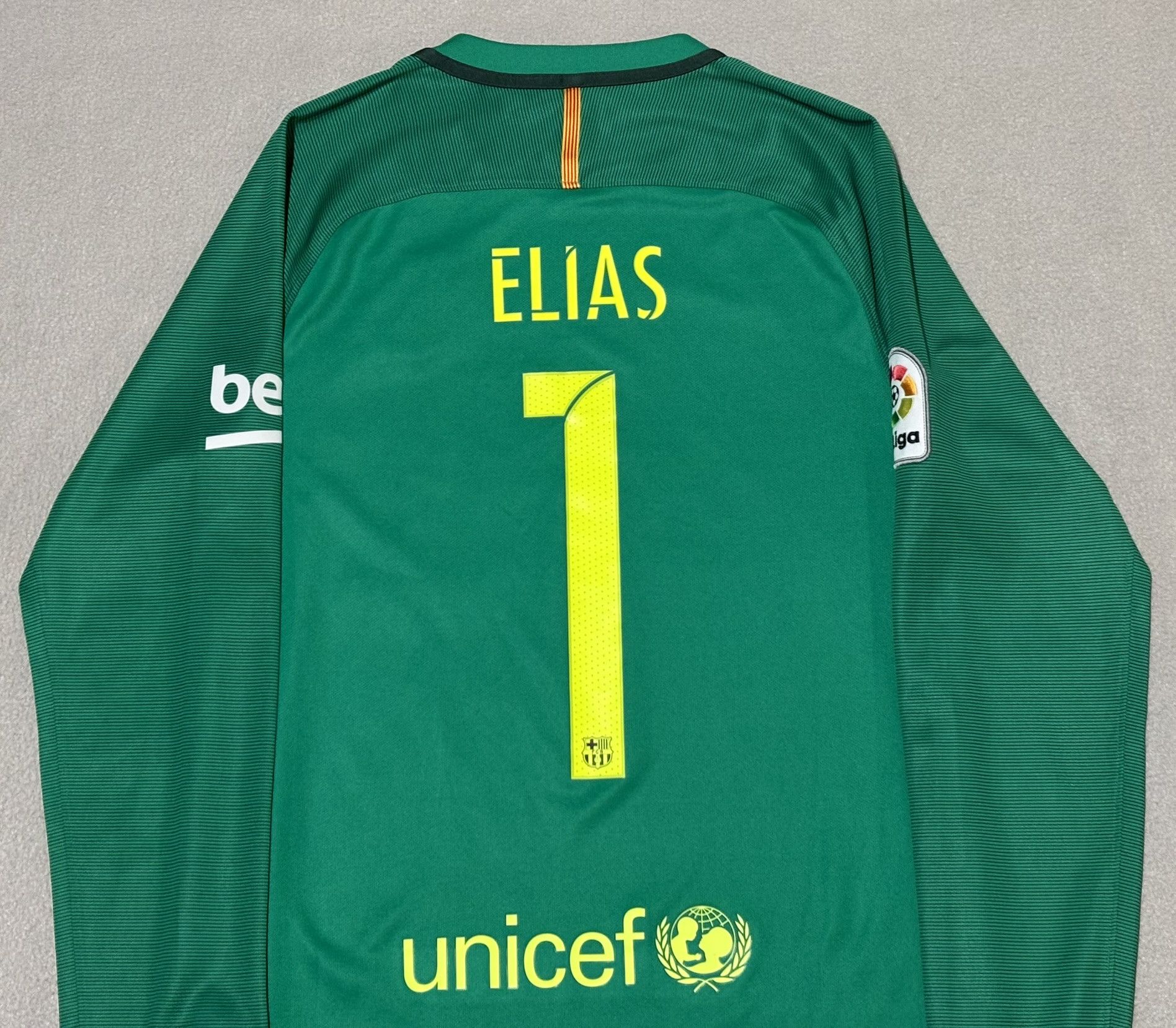 Nike FC Barcelona 2016/2017 Elias #1 Nike Goalkeeper Shirt Size S Size US S / EU 44-46 / 1 - 12 Thumbnail