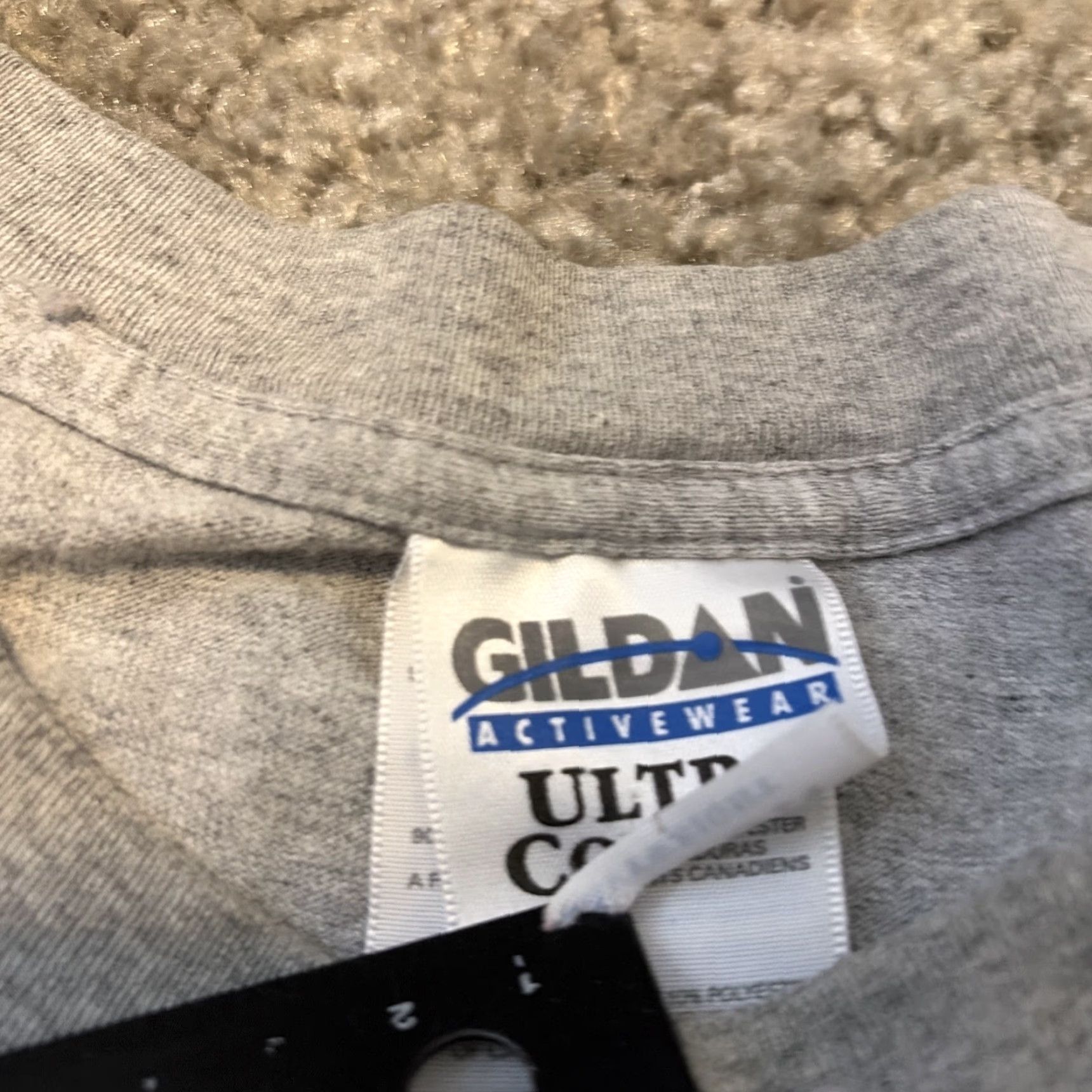 Gildan VINTAGE University Of Wisconsin Badgers Football Gray T-Shirt 2XL Mens Gildan Regular Size Gray University 90s/Concert (if applicable) Size US XXL / EU 58 / 5 - 6 Thumbnail