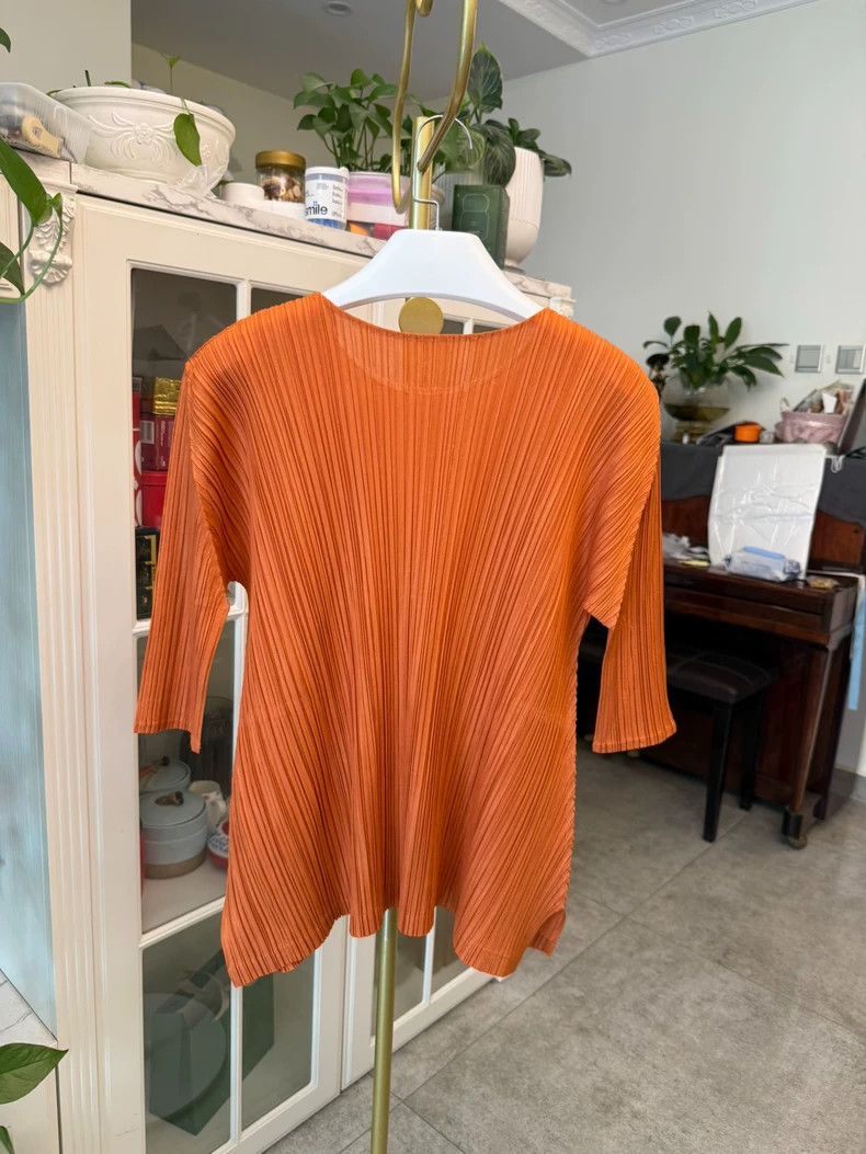 イッセイミヤケサイズ3 Issey Miyake size:3 Pumpkin colored pleated short-sleeved