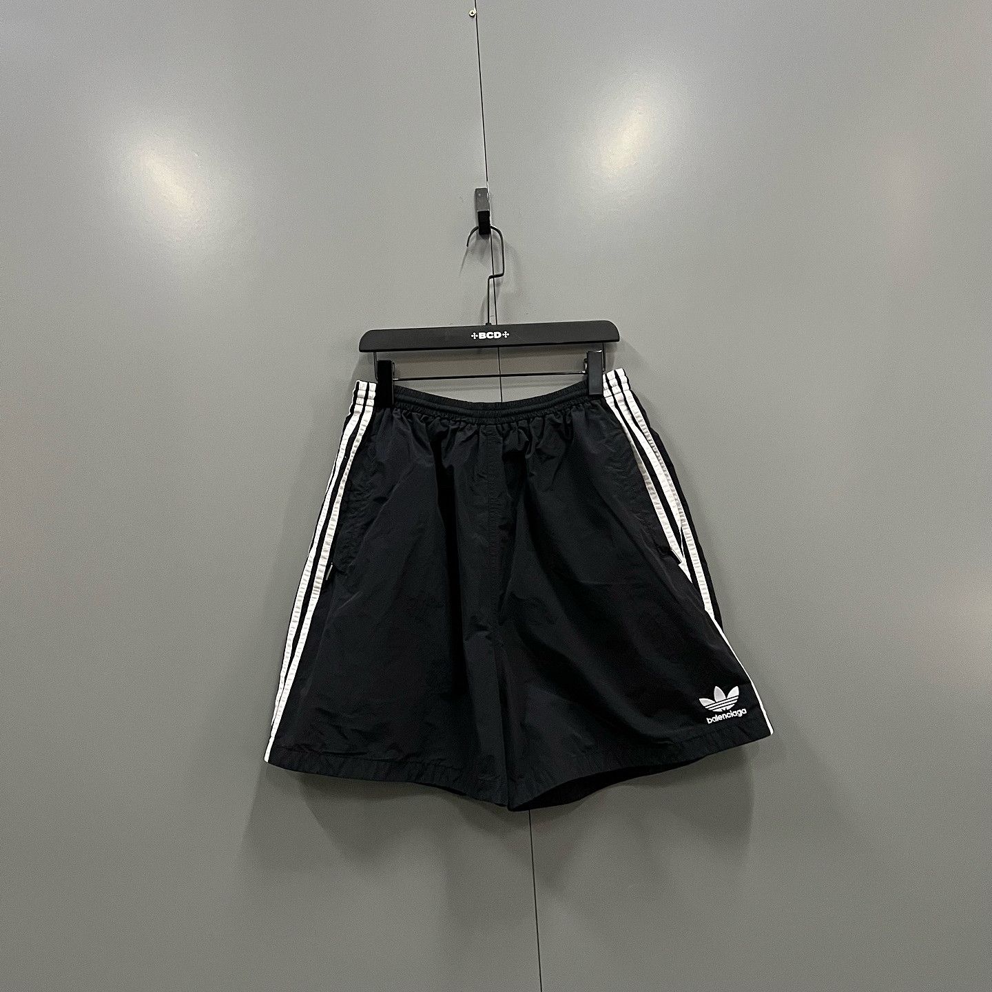 Balenciaga Balenciaga x Adidas Logo Stripe Shorts Size 34 Size US 34 / EU 50 - 1 Thumbnail
