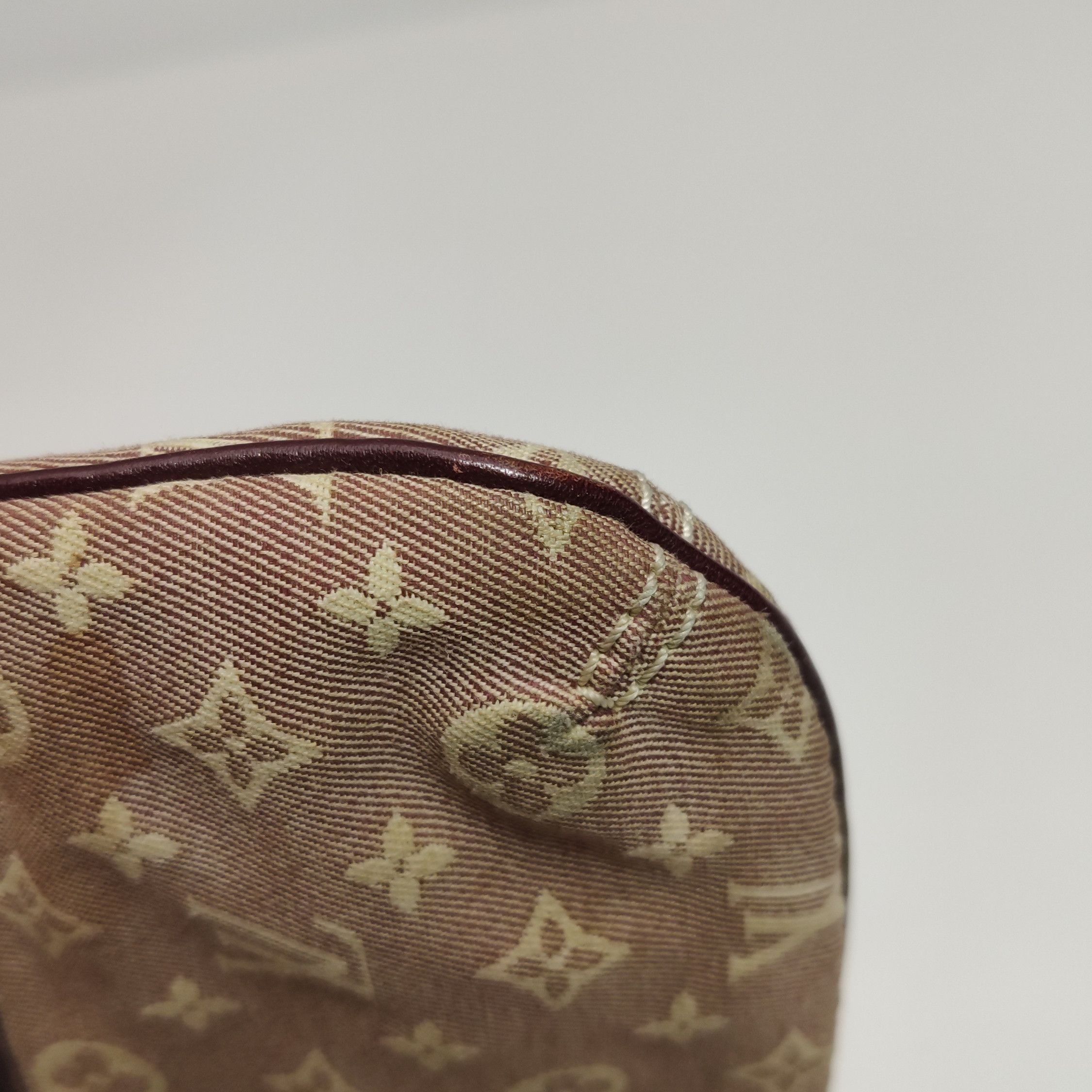 Louis Vuitton Louis Vuitton (LV) Cowhide Canvas Monochrome Zipper Handbag Size ONE SIZE - 6 Thumbnail