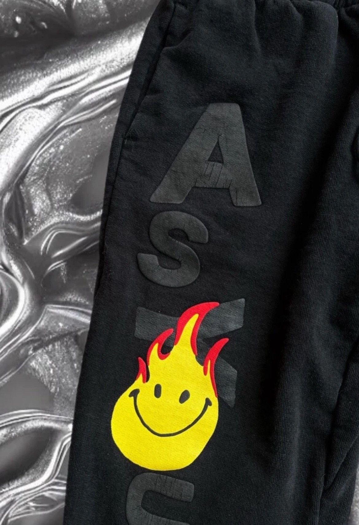 READYMADE READYMADE®⚡️Size M Come as you are Flaming smiley sweat pants Size US 32 / EU 48 - 4 Thumbnail