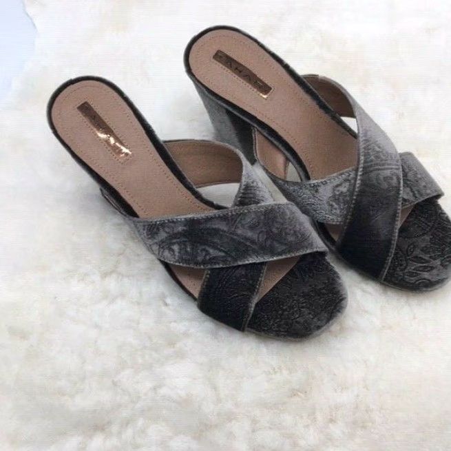 Vintage Tahari Women's High Heel Platform Slide Sandals, Crisscross Strap, Taupe, Size 6.5 M Size US 6.5 / IT 36.5 - 5 Thumbnail