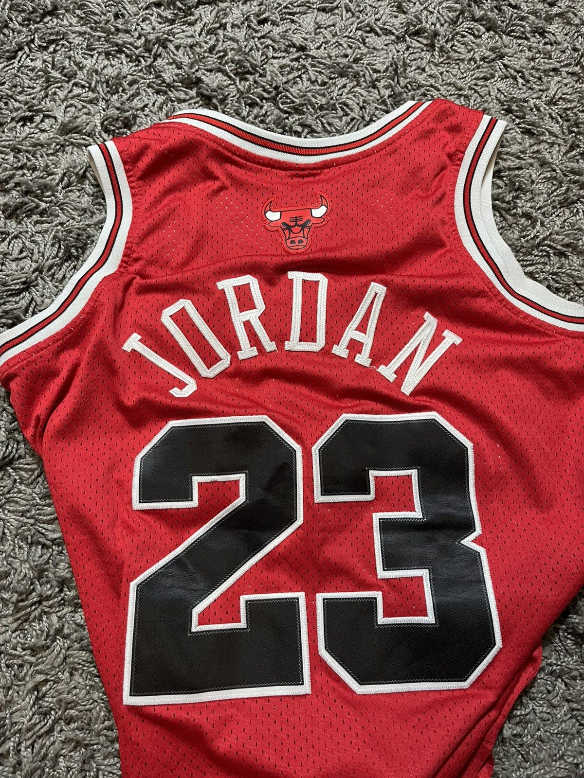 NBA × Vintage MICHAEL JORDAN #23 CHICAGO BULLS NBA SOCCER JERSEY SHIRT Size US M / EU 48-50 / 2 - 5 Thumbnail