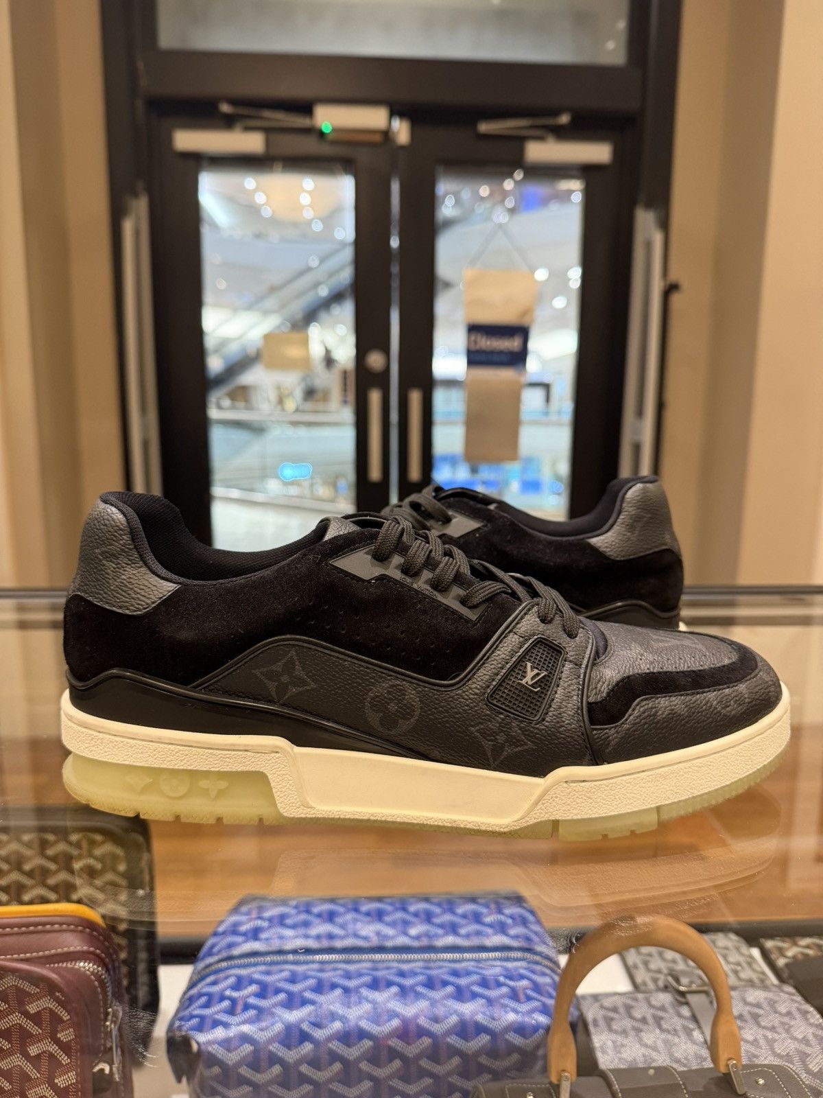 Louis Vuitton Louis Vuitton Trainer Black Monogram Size US 8 / EU 41 - 2 Thumbnail