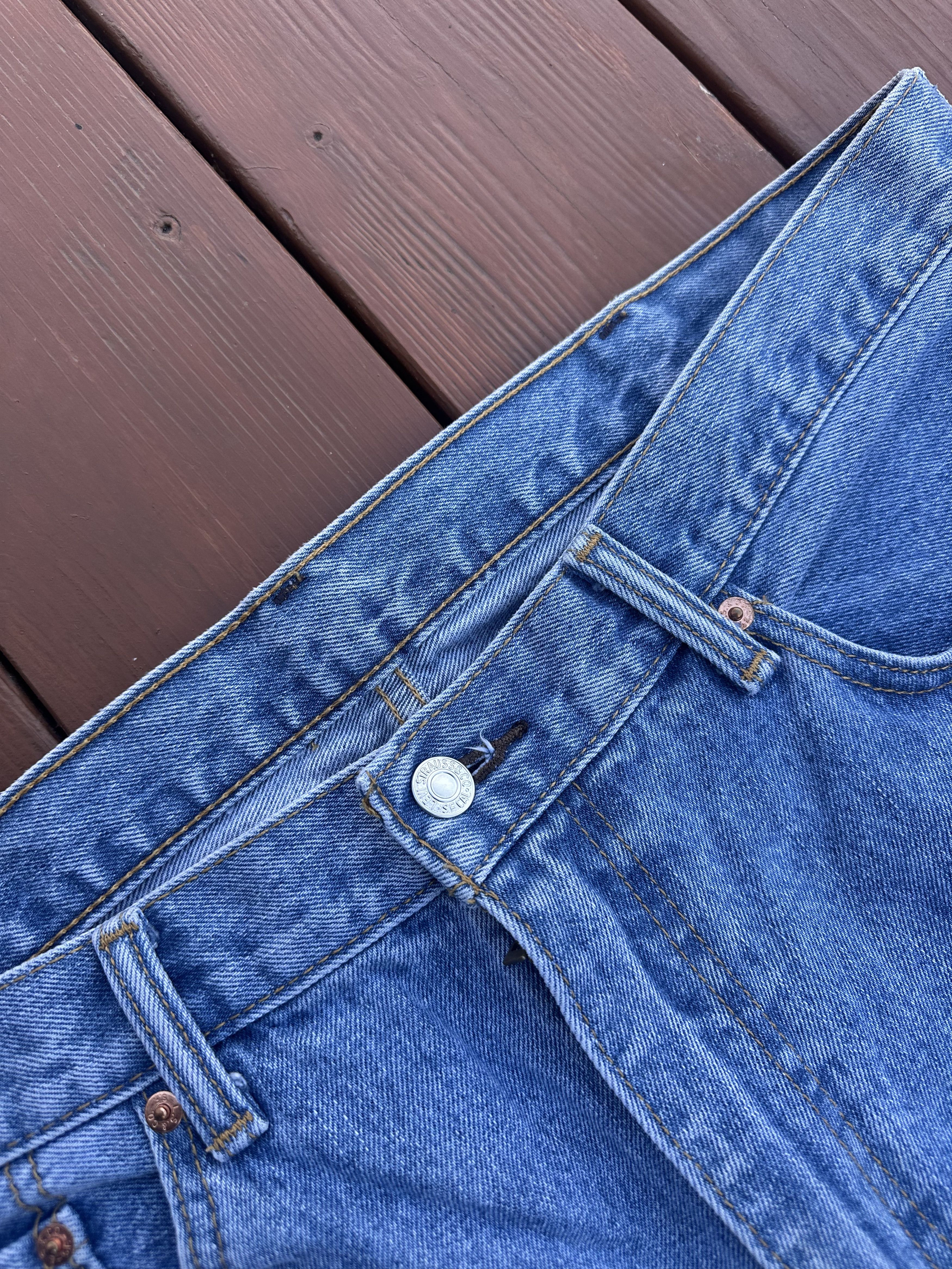 Levi's × Vintage Men’s Vintage Blue Jeans Levi’s 550 Size:38/32 Size US 38 / EU 54 - 12 Thumbnail