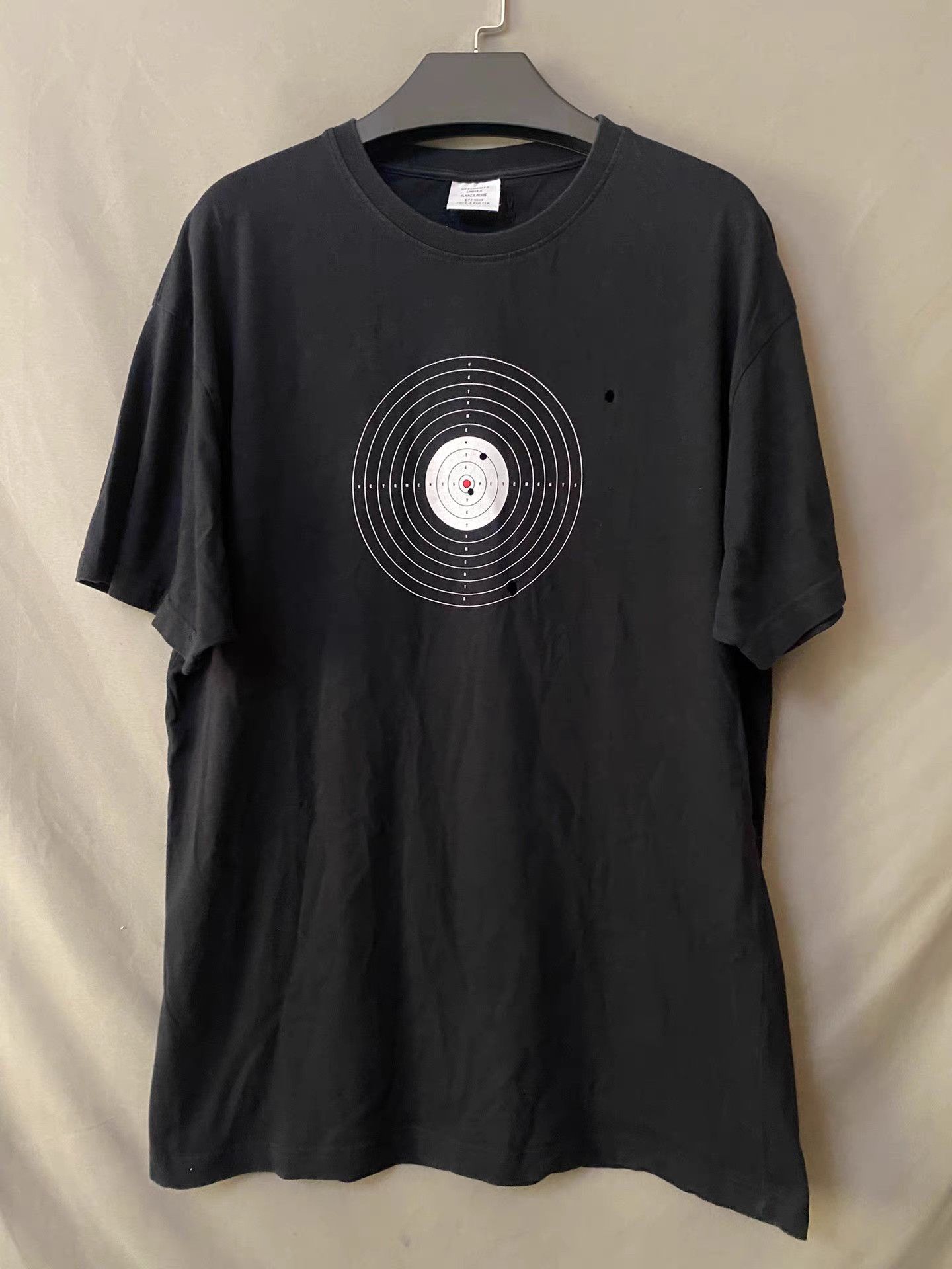 Vetements Vetements 19ss Bullseye Bullet Hole T-shirt Size US S / EU 44-46 / 1 - 1 Thumbnail