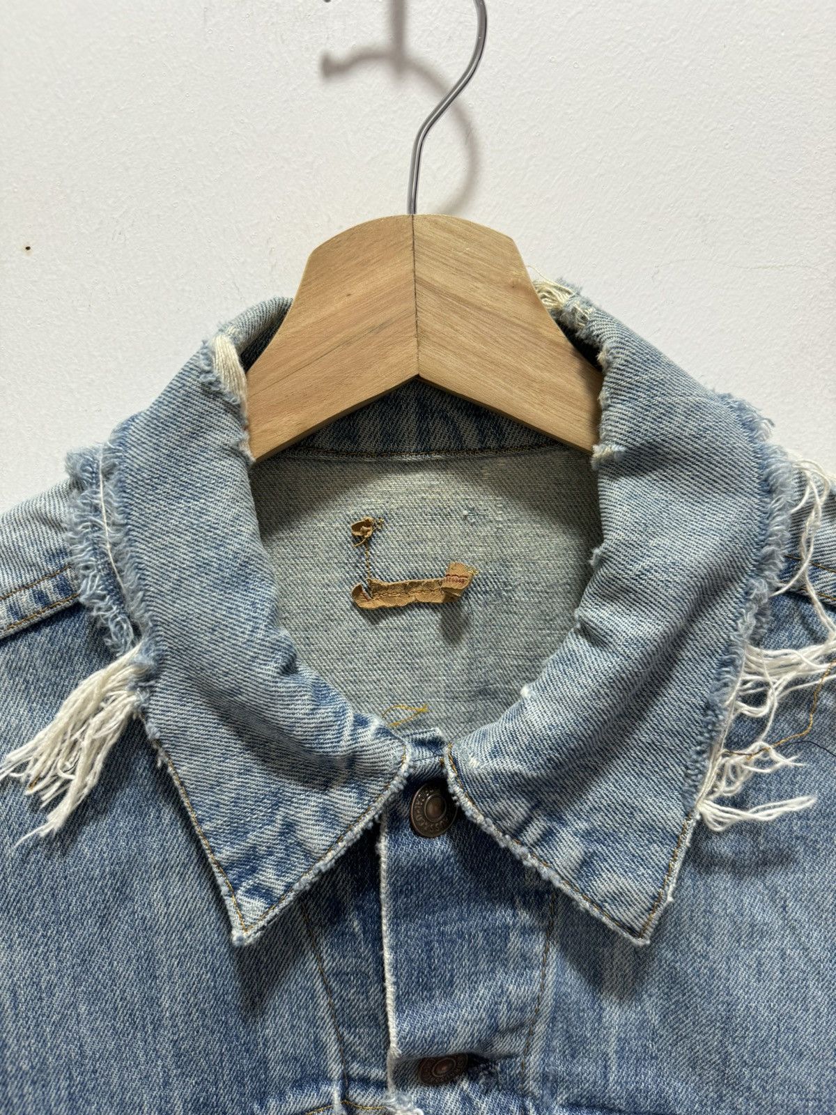 Levi's × Levi's Vintage Clothing × Vintage VINTAGE LEVIS THRASHED TRUCKER DENIM JACKET Size US XS / EU 42 / 0 - 7 Thumbnail
