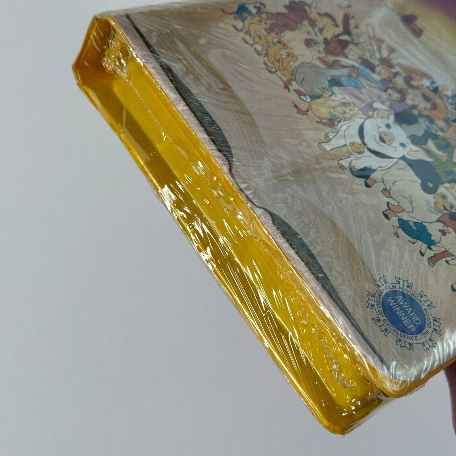 Designer Vtg Charlottes Web VHS 1996 Yellow Clamshell Sealed Rare Size ONE SIZE - 7 Thumbnail