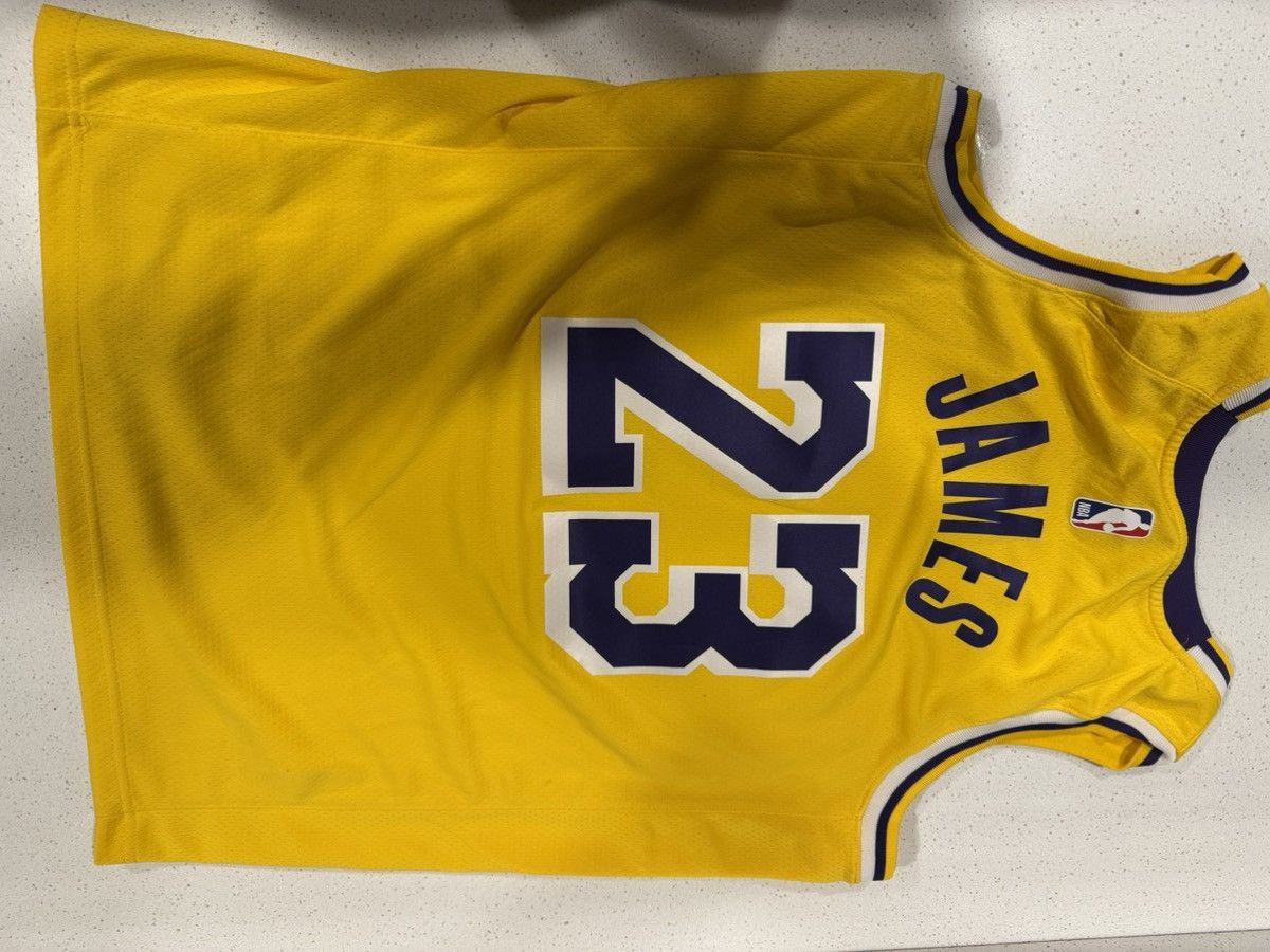 Nike LeBron James Lakers Jersey Size US M / EU 48-50 / 2 - 2 Thumbnail