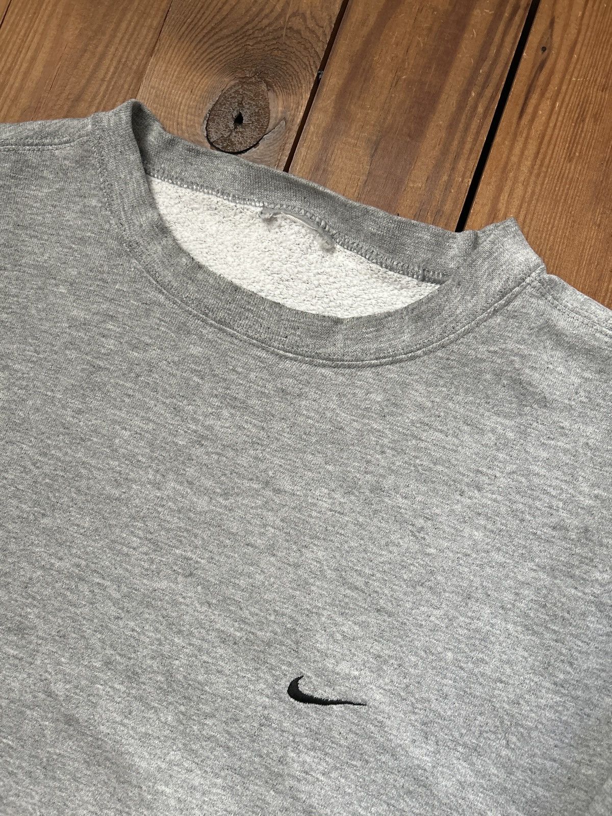 Nike × Vintage Vintage 90s Nike Grey Essential Swoosh Crewneck Sweatshirt Size US XL / EU 56 / 4 - 2 Thumbnail