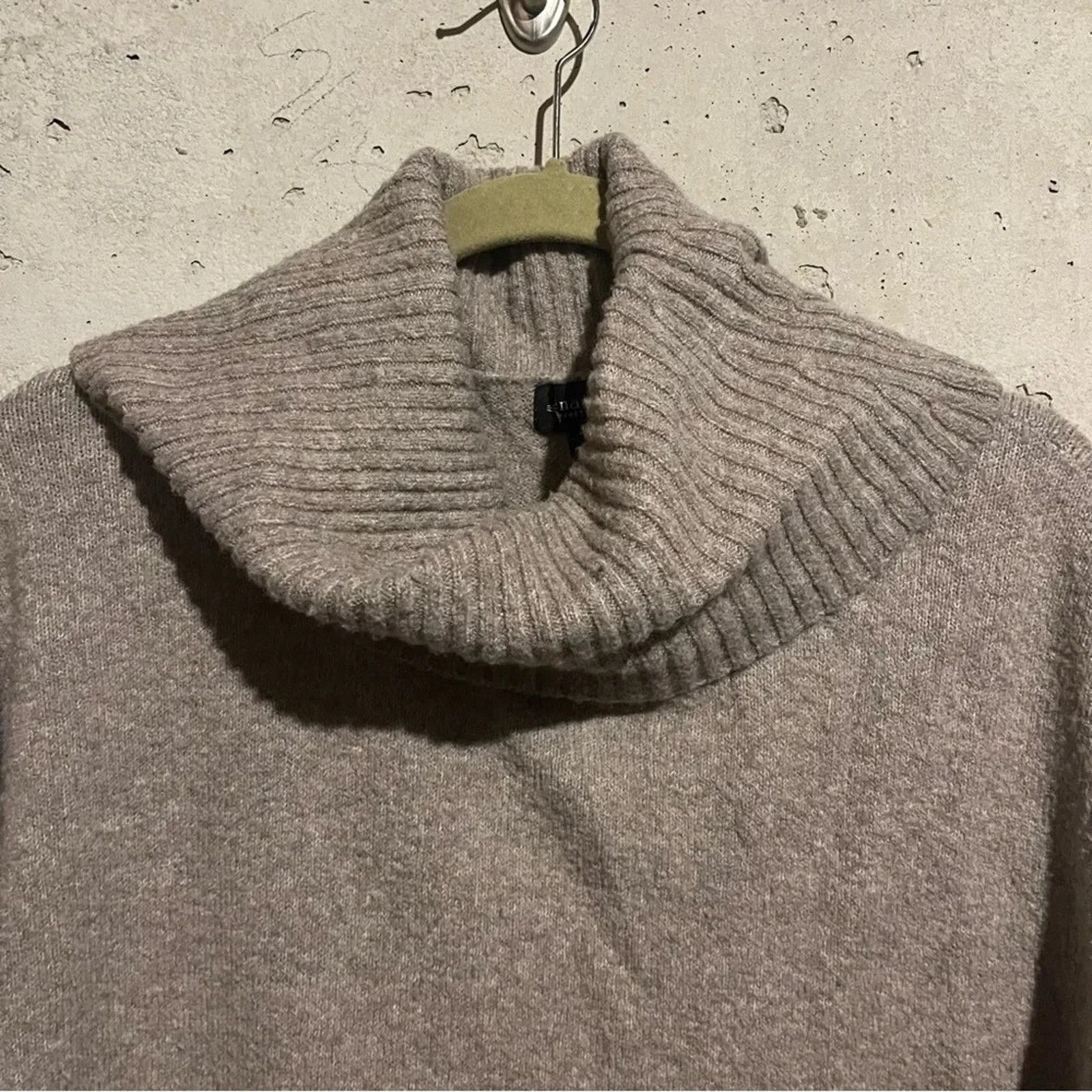 Nanette Lepore Nanette Lepore Women's Wool Blend Turtleneck Sweater Sz L Size L / US 10 / IT 46 - 2 Thumbnail