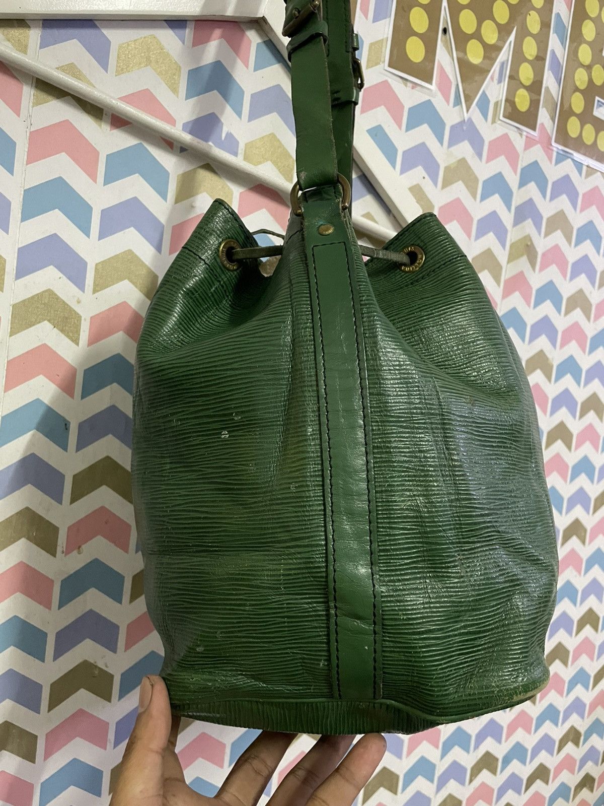 Louis Vuitton VINTAGE LOUIS VUITTON EPI NIO SHOULDER BAG LEATHER Size ONE SIZE - 12 Thumbnail